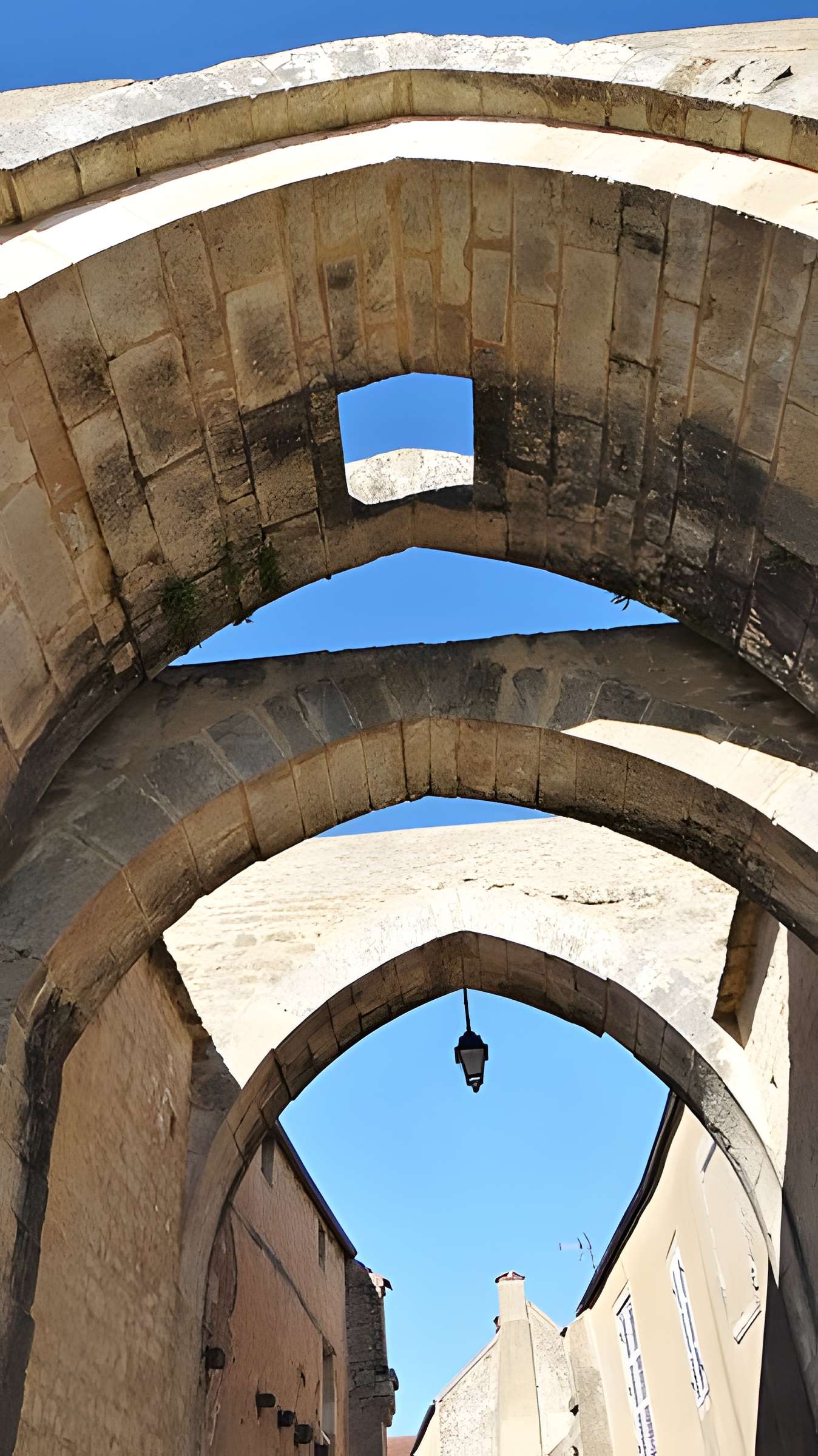 Enceinte de Montréal dans l'Yonne