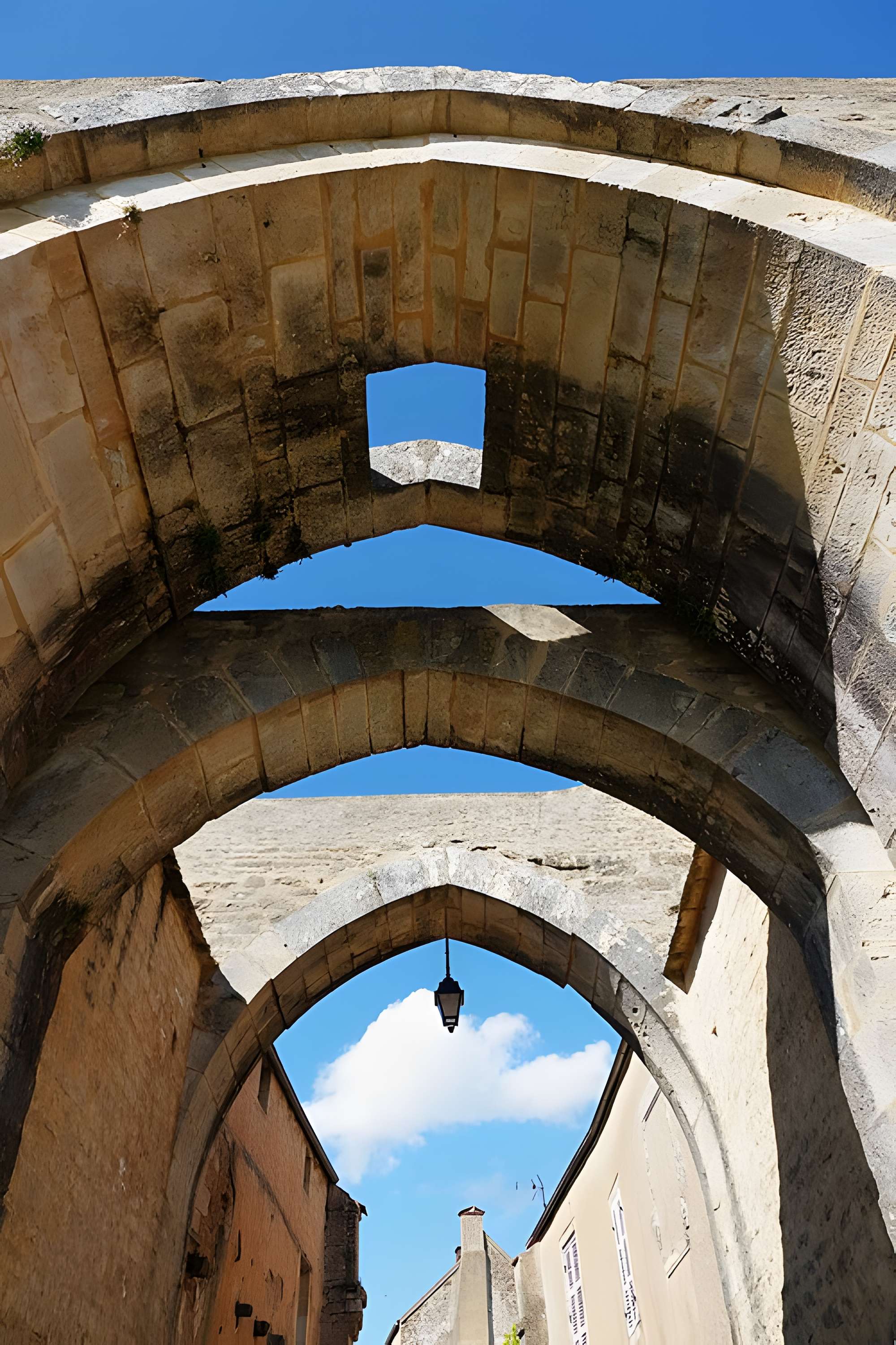 Enceinte de Montréal dans l'Yonne