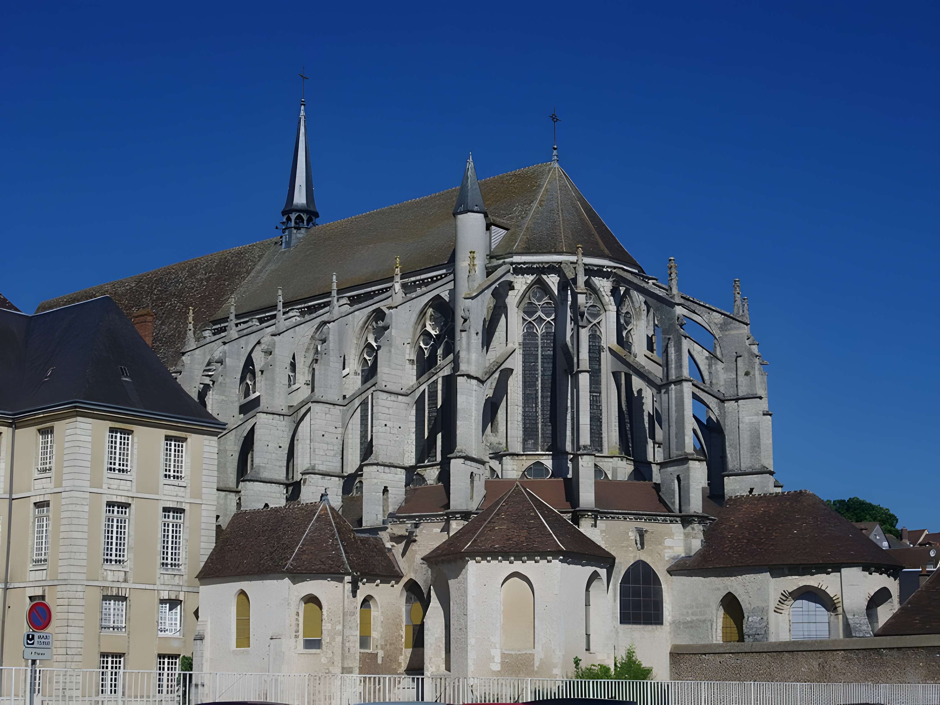 Église Saint-Pierre de Chartres