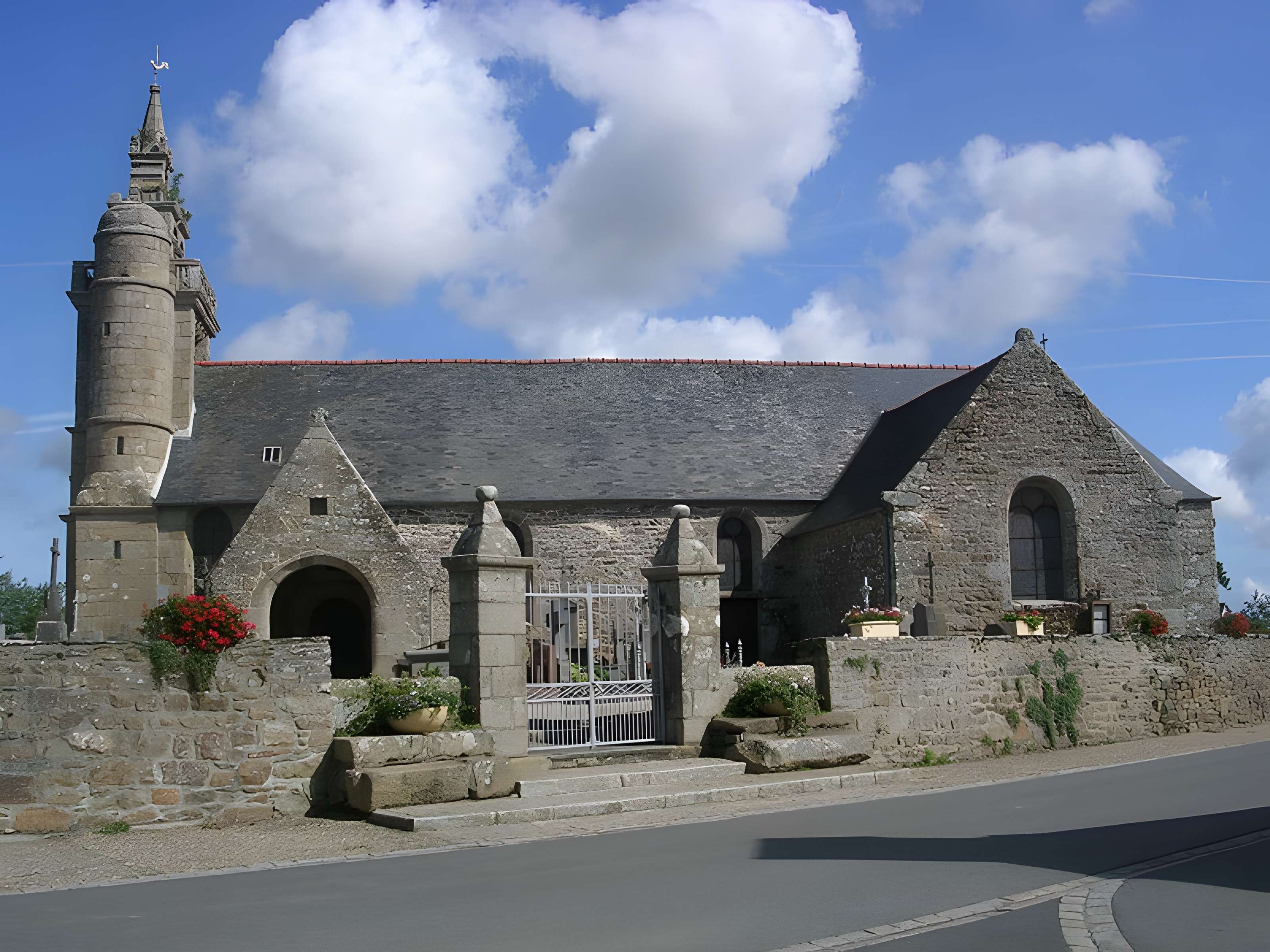 Église Saint-Pierre de Coatréven 