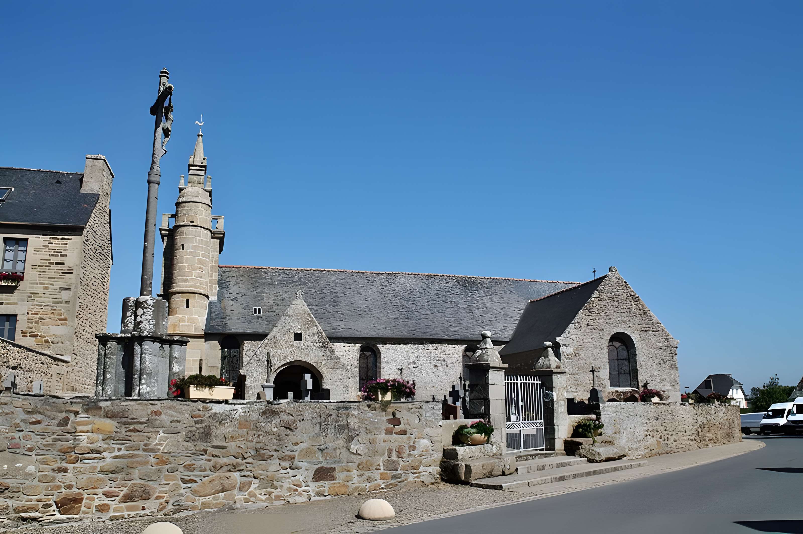 Église Saint-Pierre de Coatréven