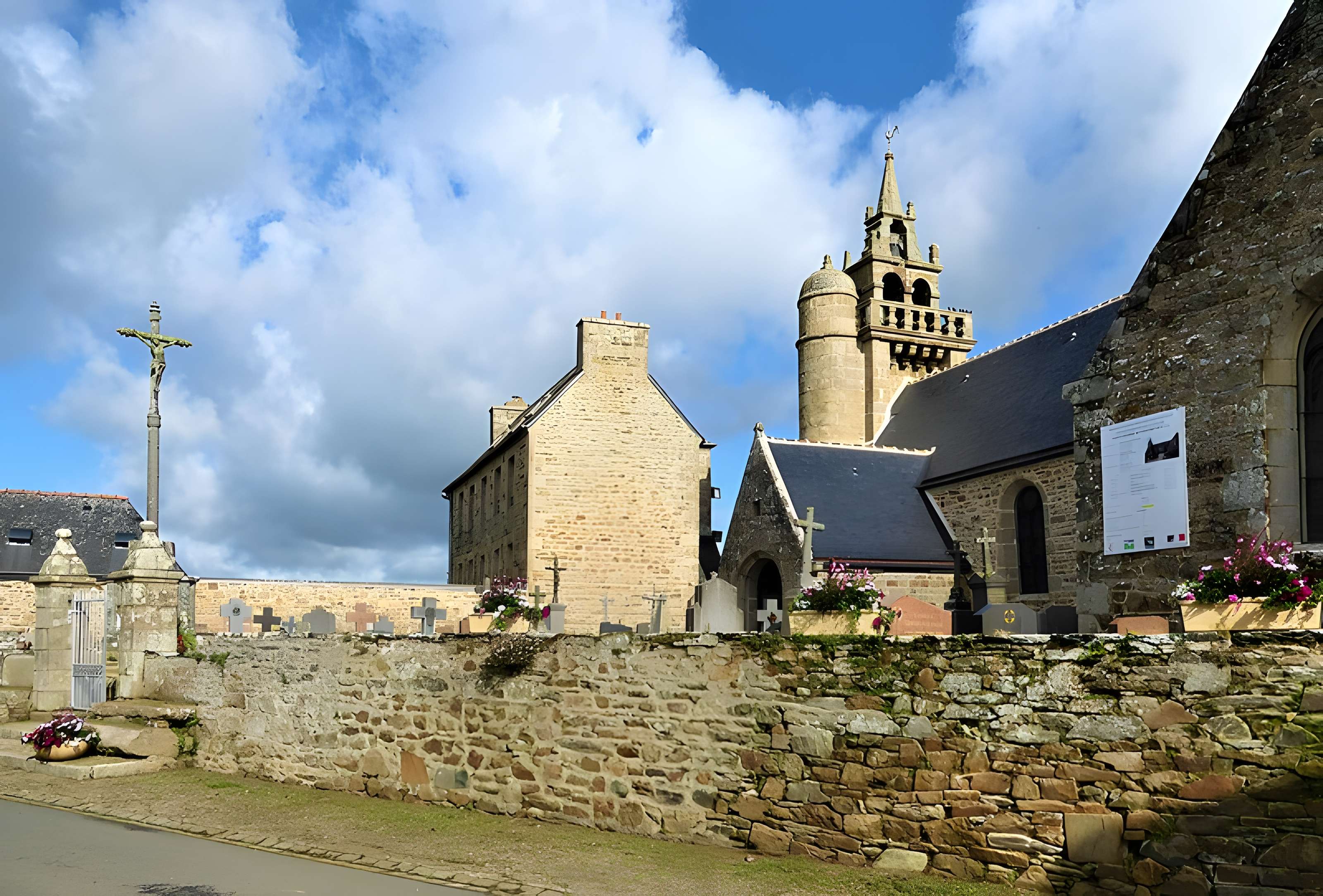 Église Saint-Pierre de Coatréven