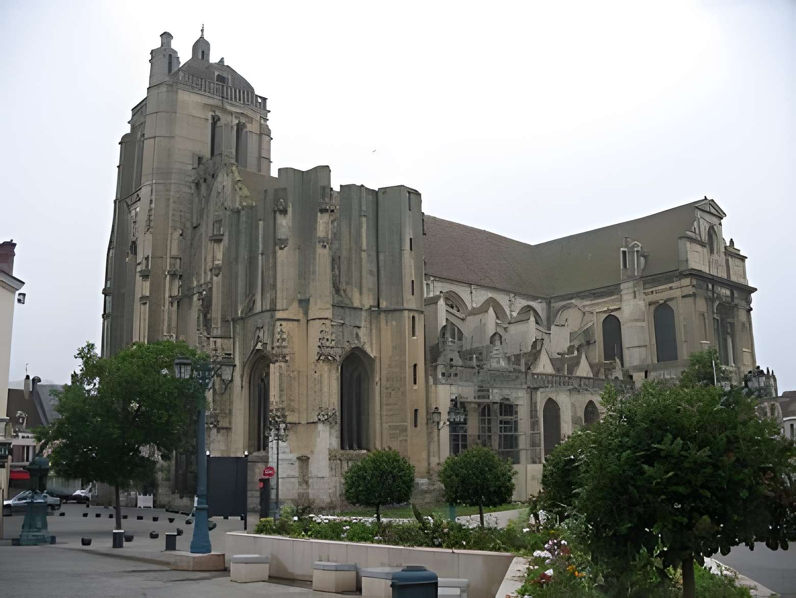 Église Saint-Pierre de Dreux 