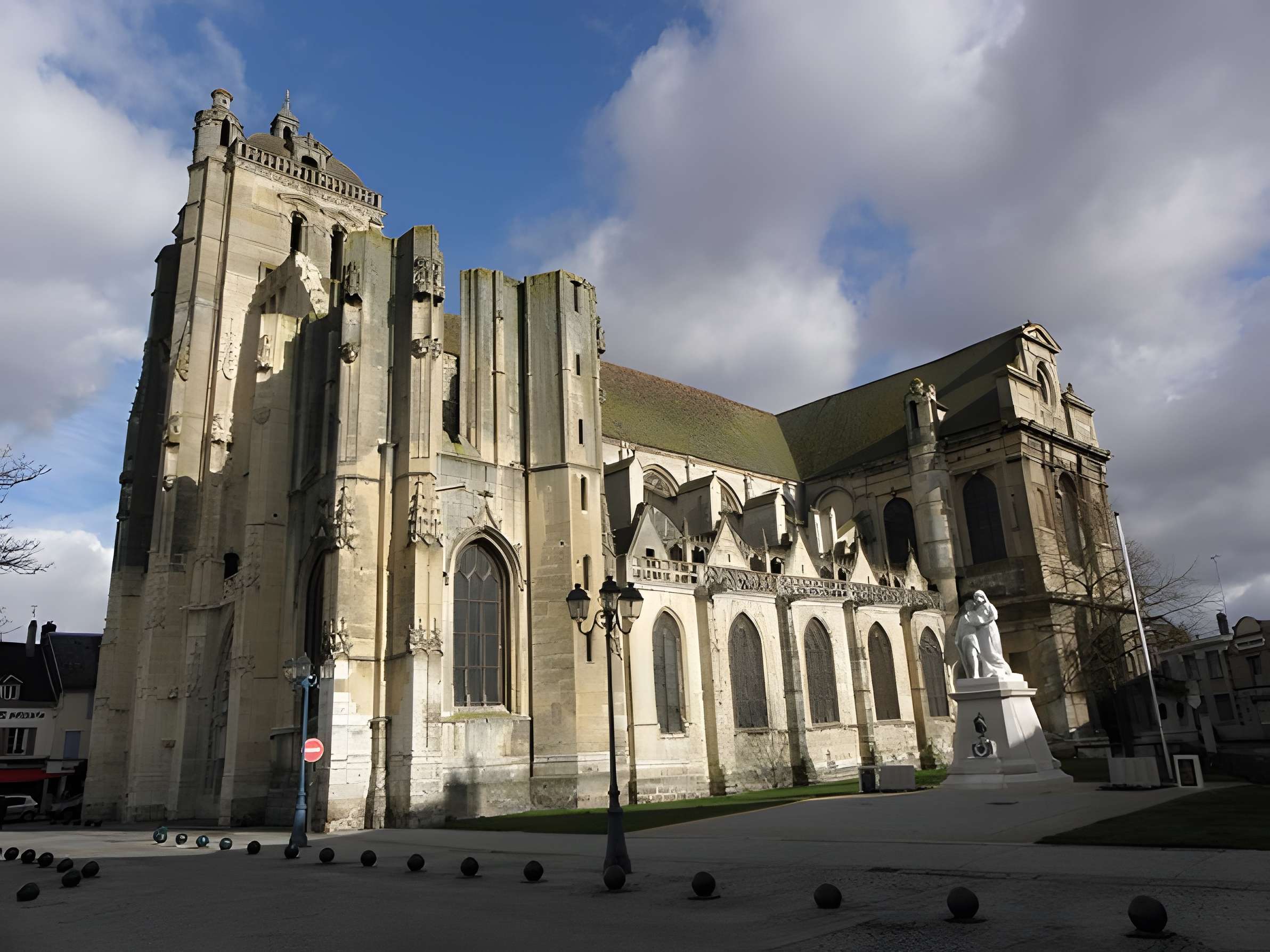 Église Saint-Pierre de Dreux