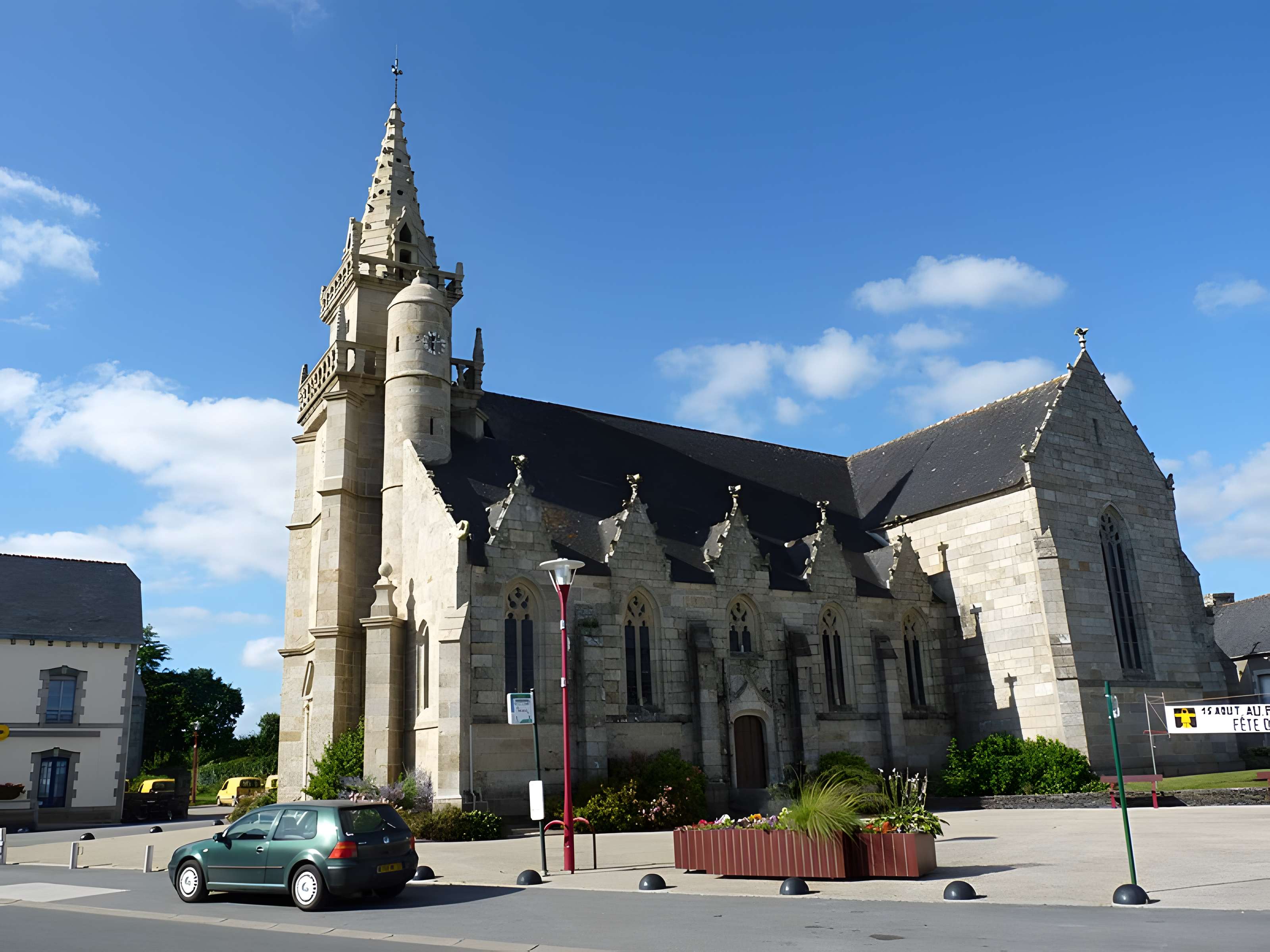 Église Saint-Pierre de Maël-Carhaix