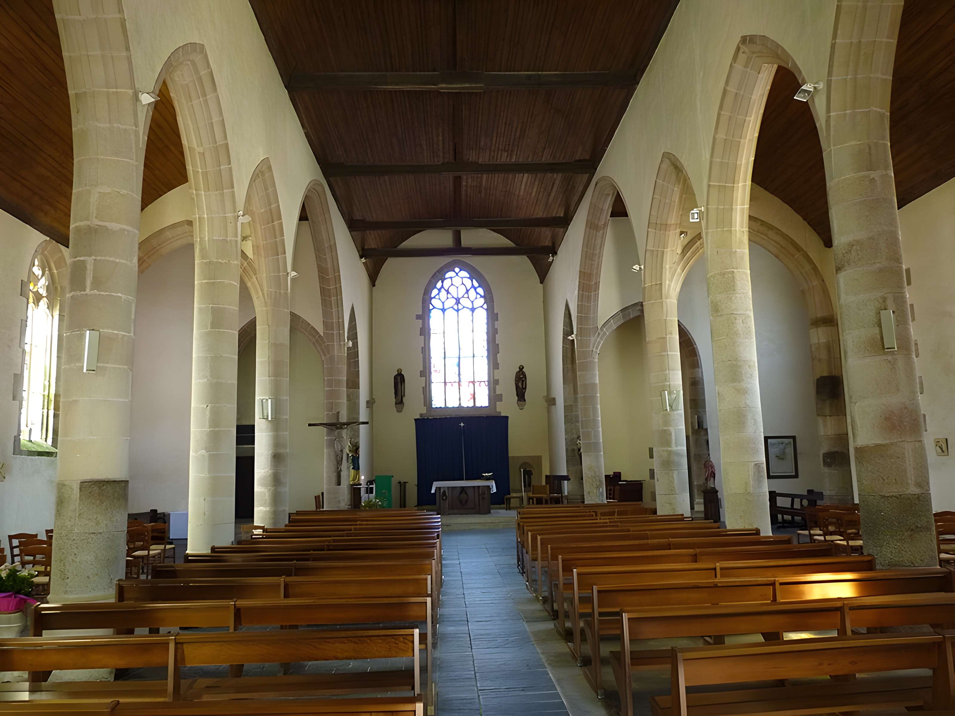 Église Saint-Pierre de Maël-Carhaix