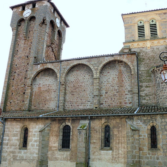 Photo de Eglise à lexception de létage moderne qui couronne le clocher occidental
