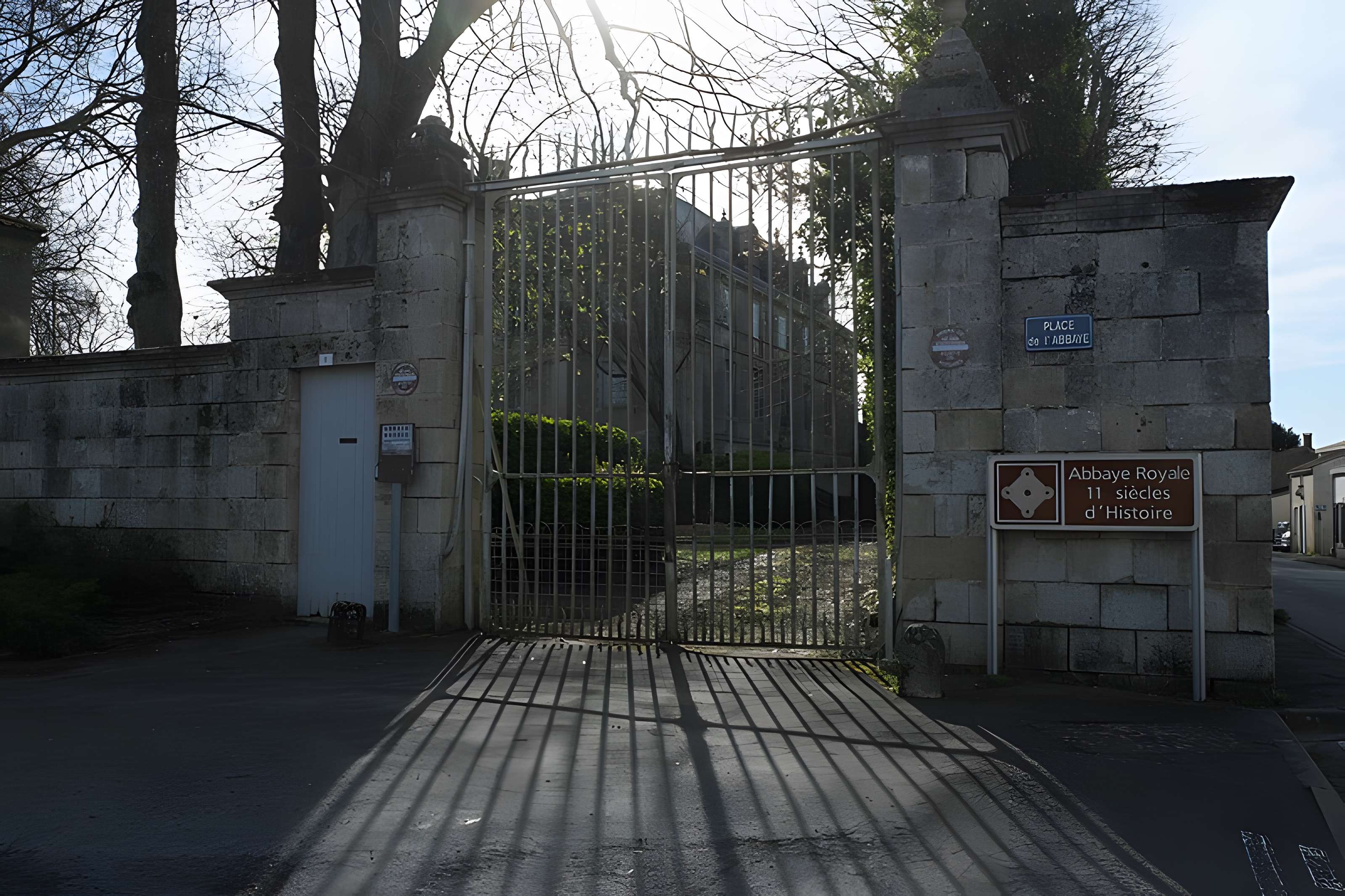 Abbaye Royale de Saint Michel en l'Herm