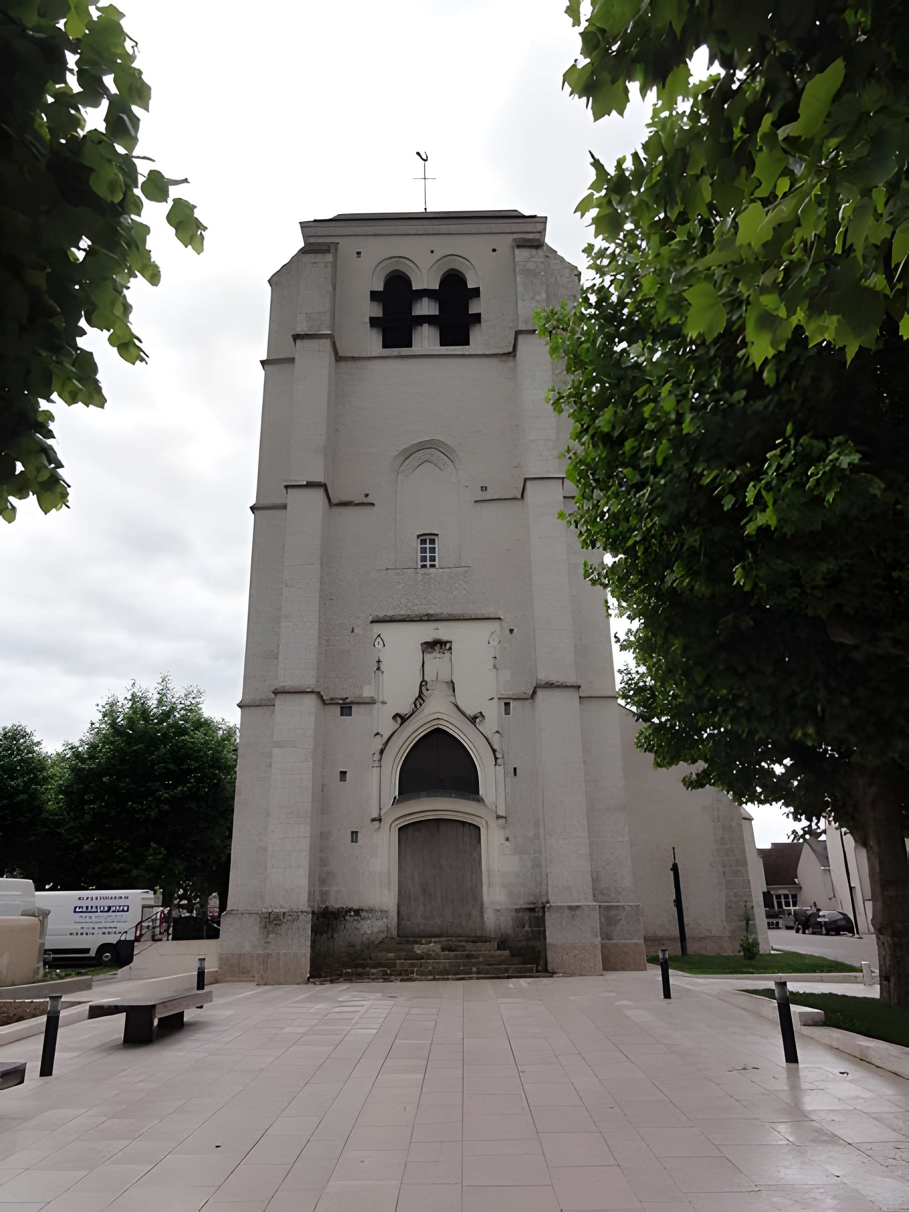 Église Saint-Pierre de Montlivault