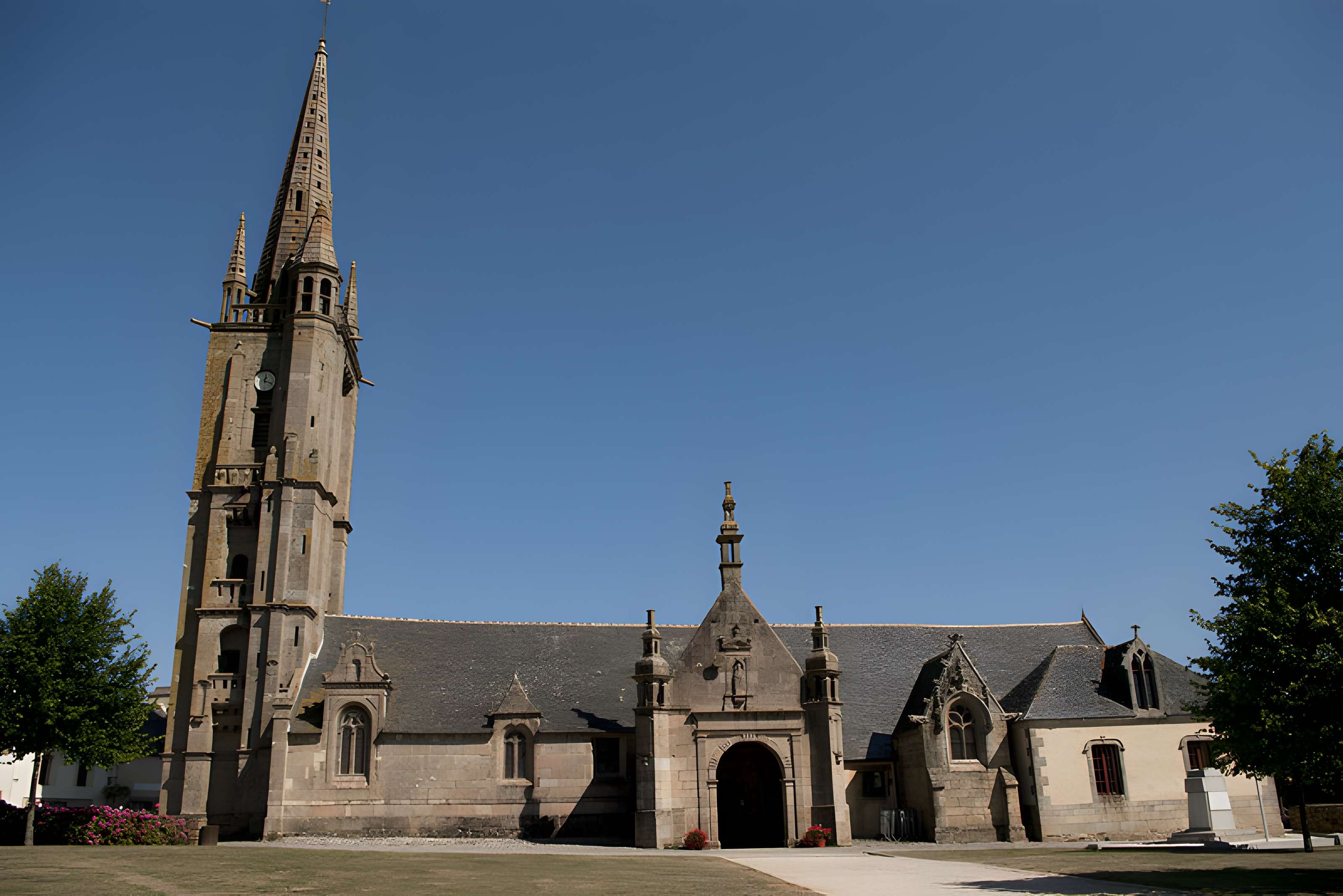Église Saint-Pierre de Plougasnou