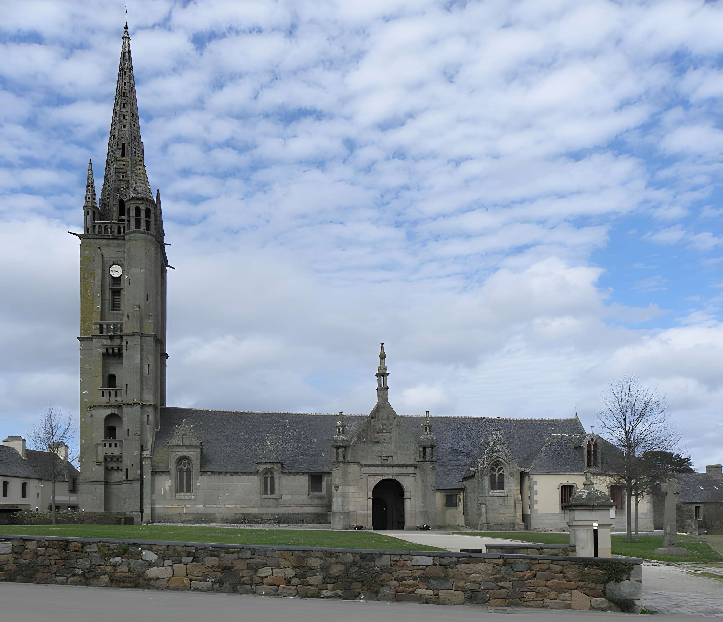 Église Saint-Pierre de Plougasnou