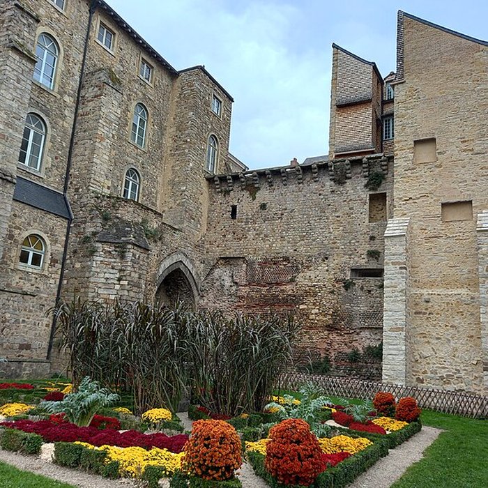 Photo de Enceinte gallo-romaine restes