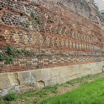 Enceinte gallo-romaine restes