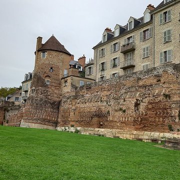 Enceinte gallo-romaine restes