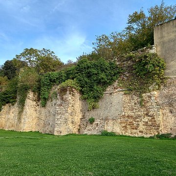 Enceinte gallo-romaine restes