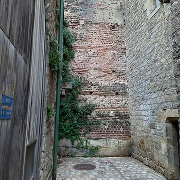 Enceinte gallo-romaine restes