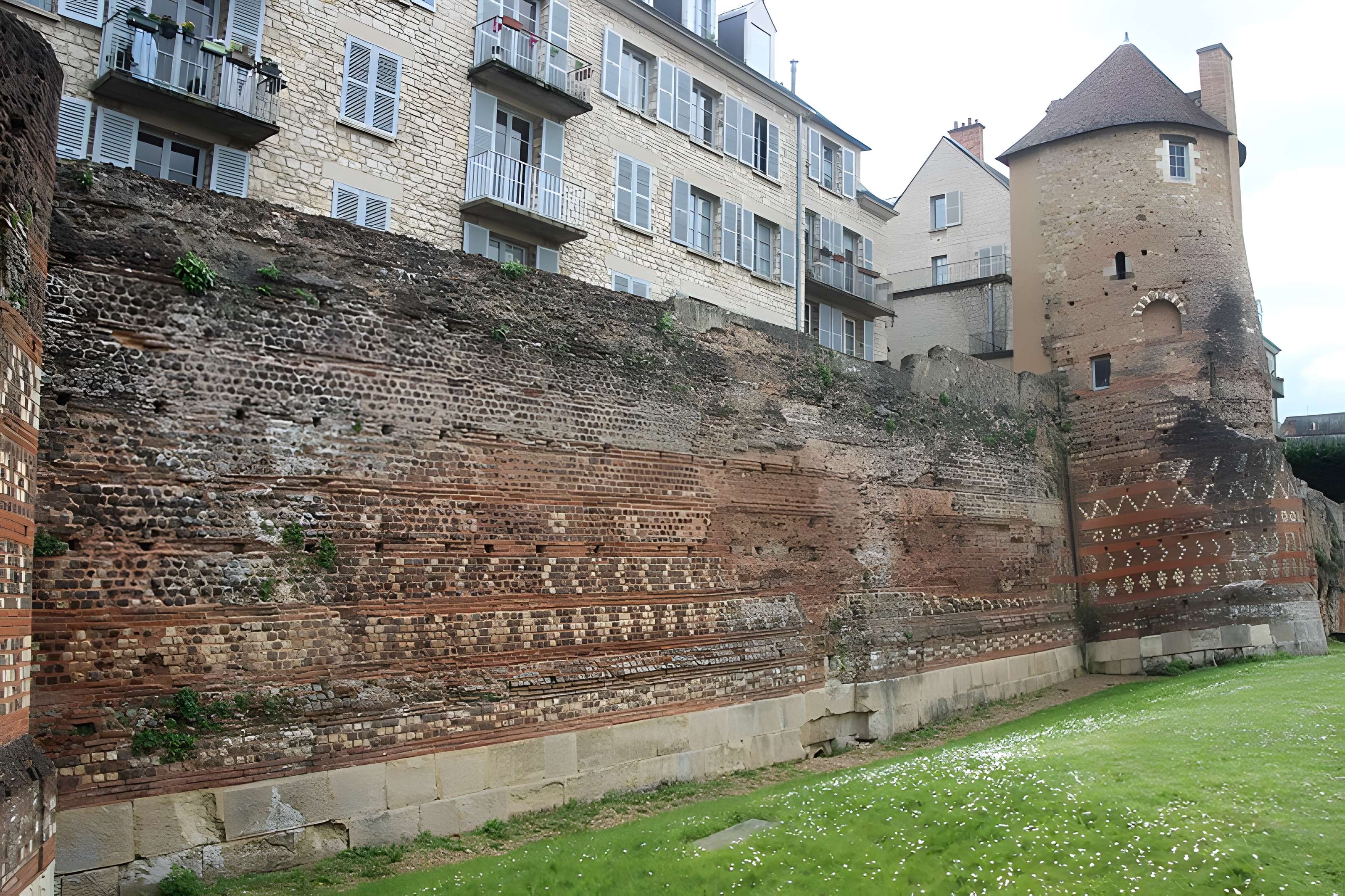 Enceinte gallo-romaine (restes)