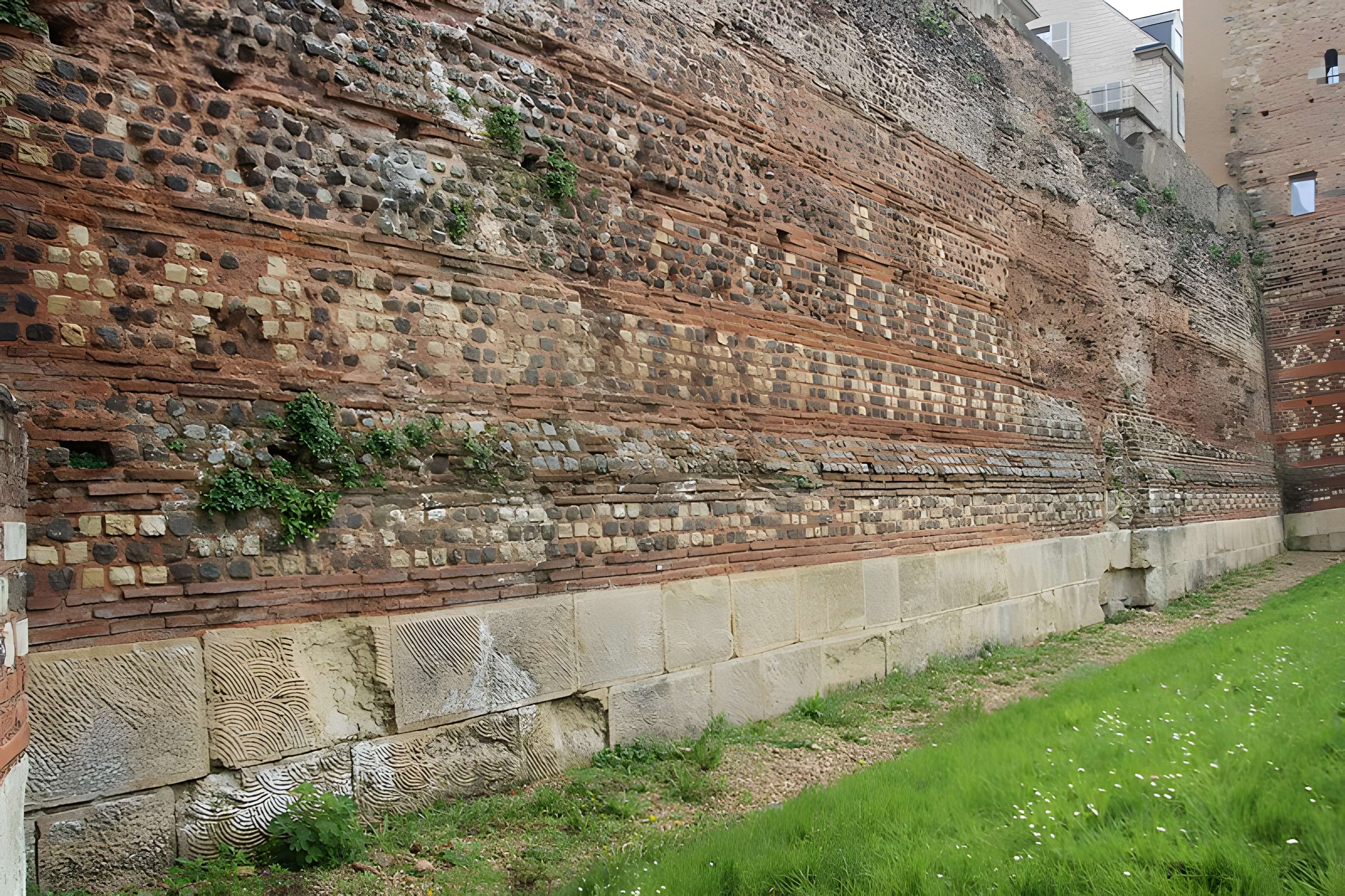 Enceinte gallo-romaine (restes)