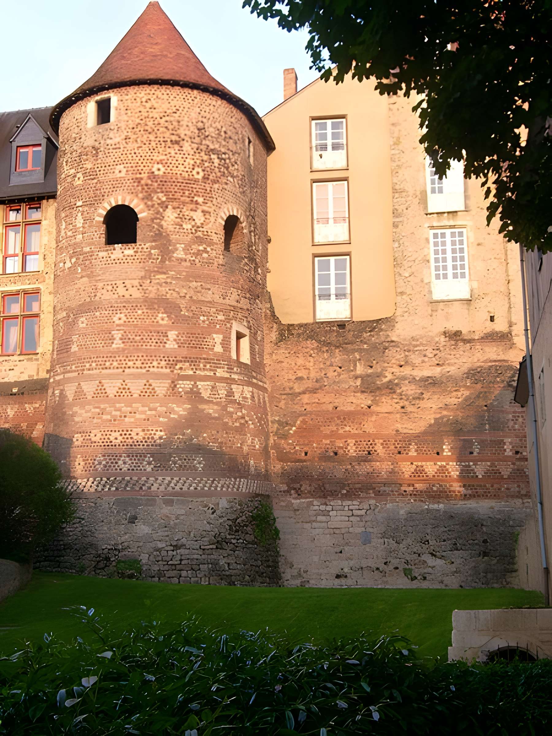 Enceinte gallo-romaine (restes)