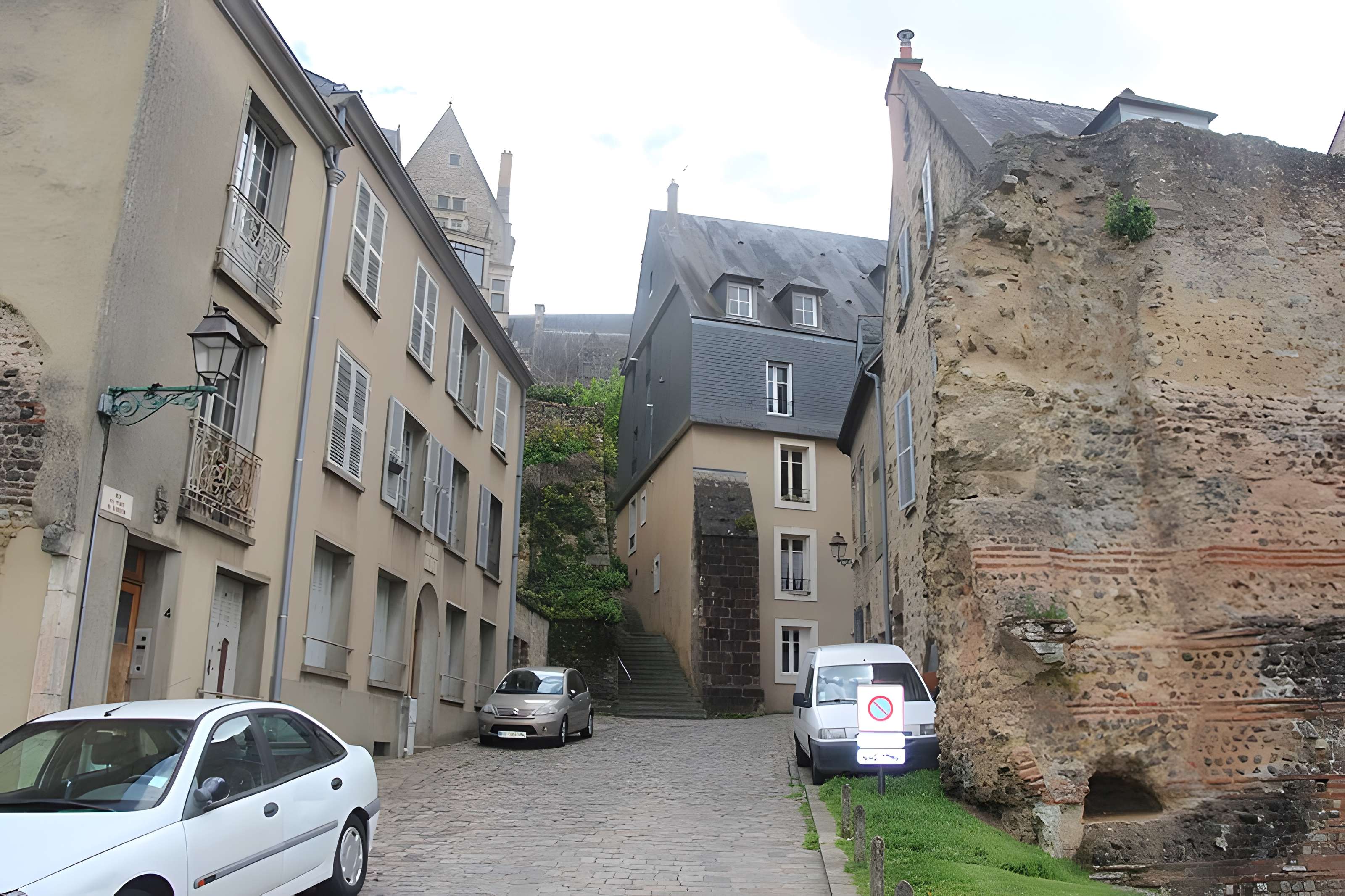 Enceinte gallo-romaine (restes)