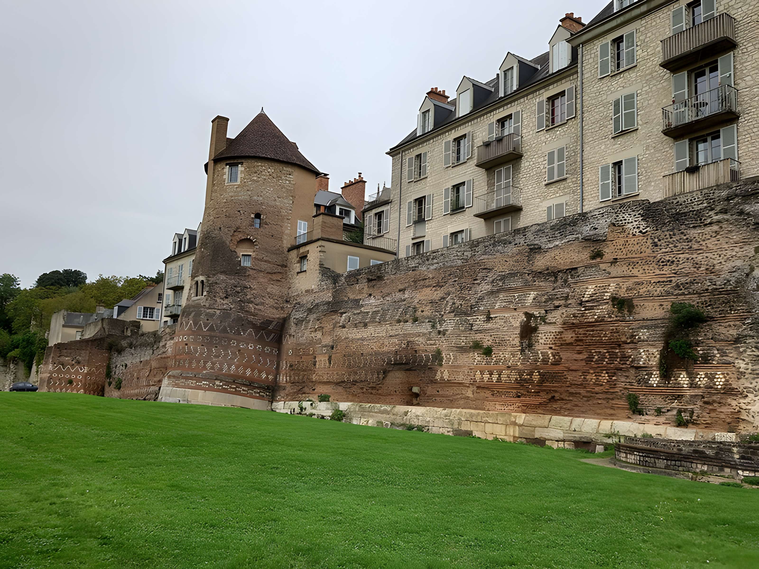 Enceinte gallo-romaine (restes)