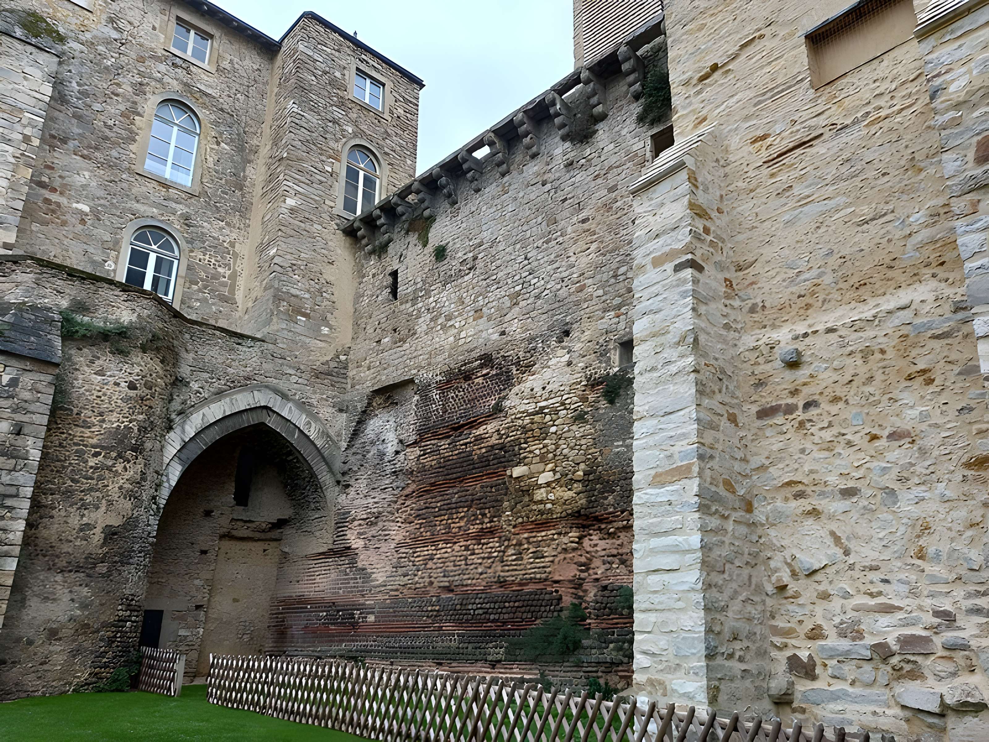 Enceinte gallo-romaine (restes)