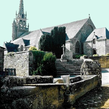 Église Saint-Pierre de Plounévez-Moëdec