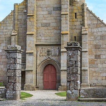 Église Saint-Pierre de Plounévez-Moëdec