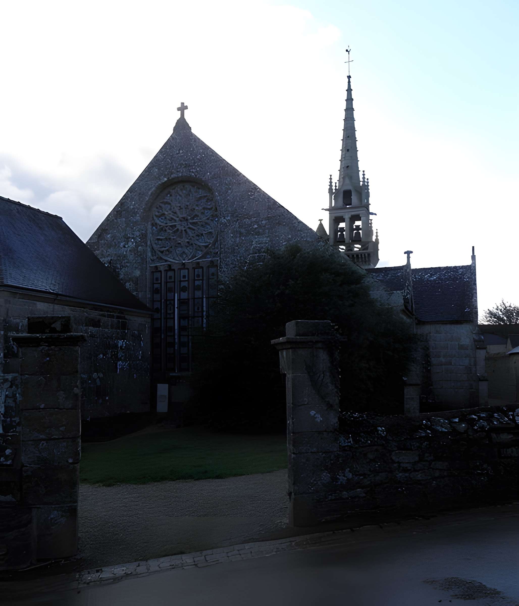 Église Saint-Pierre de Plounévez-Moëdec