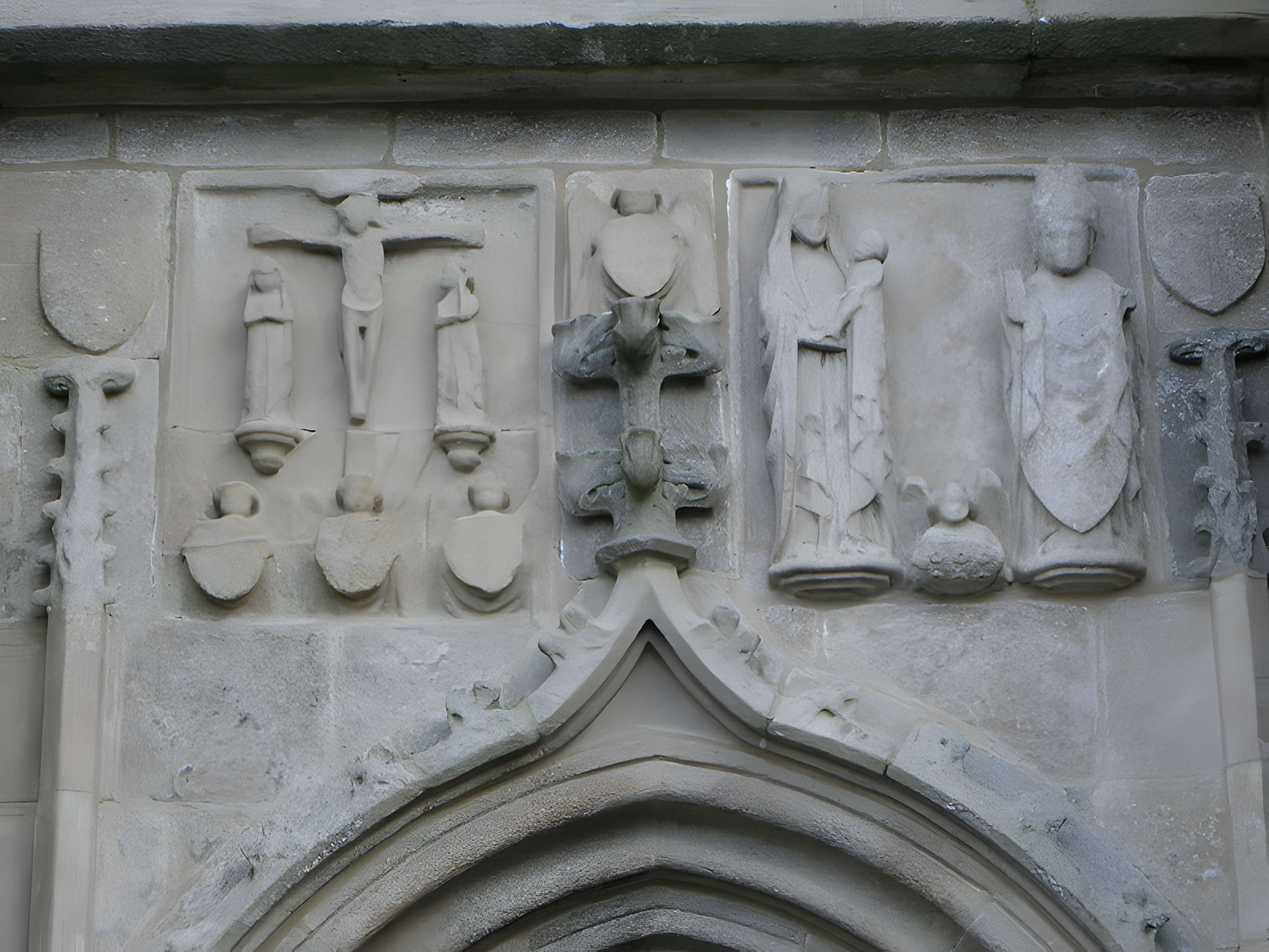 Église Saint-Pierre de Plounévez-Moëdec