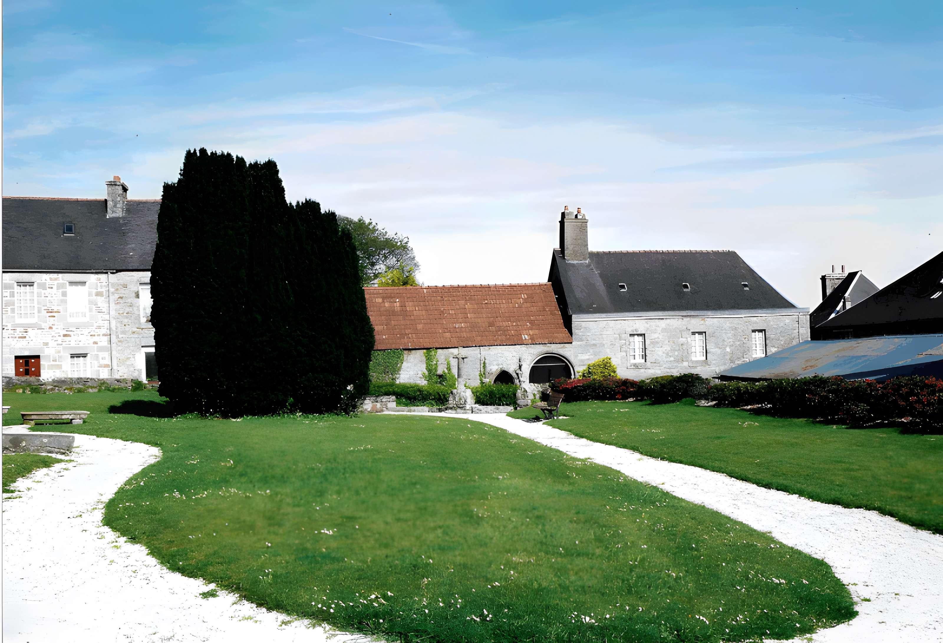 Église Saint-Pierre de Plounévez-Moëdec