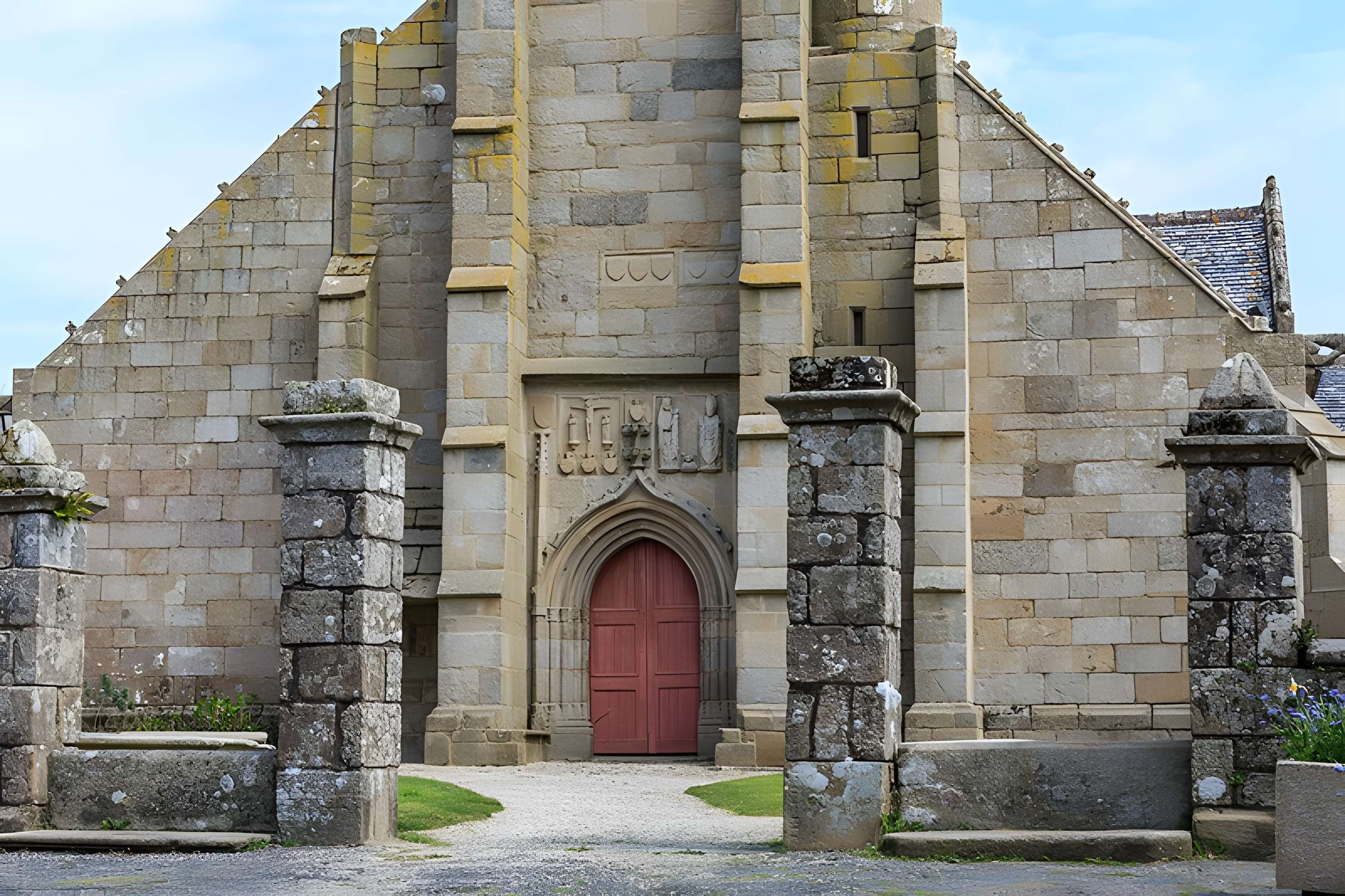 Église Saint-Pierre de Plounévez-Moëdec