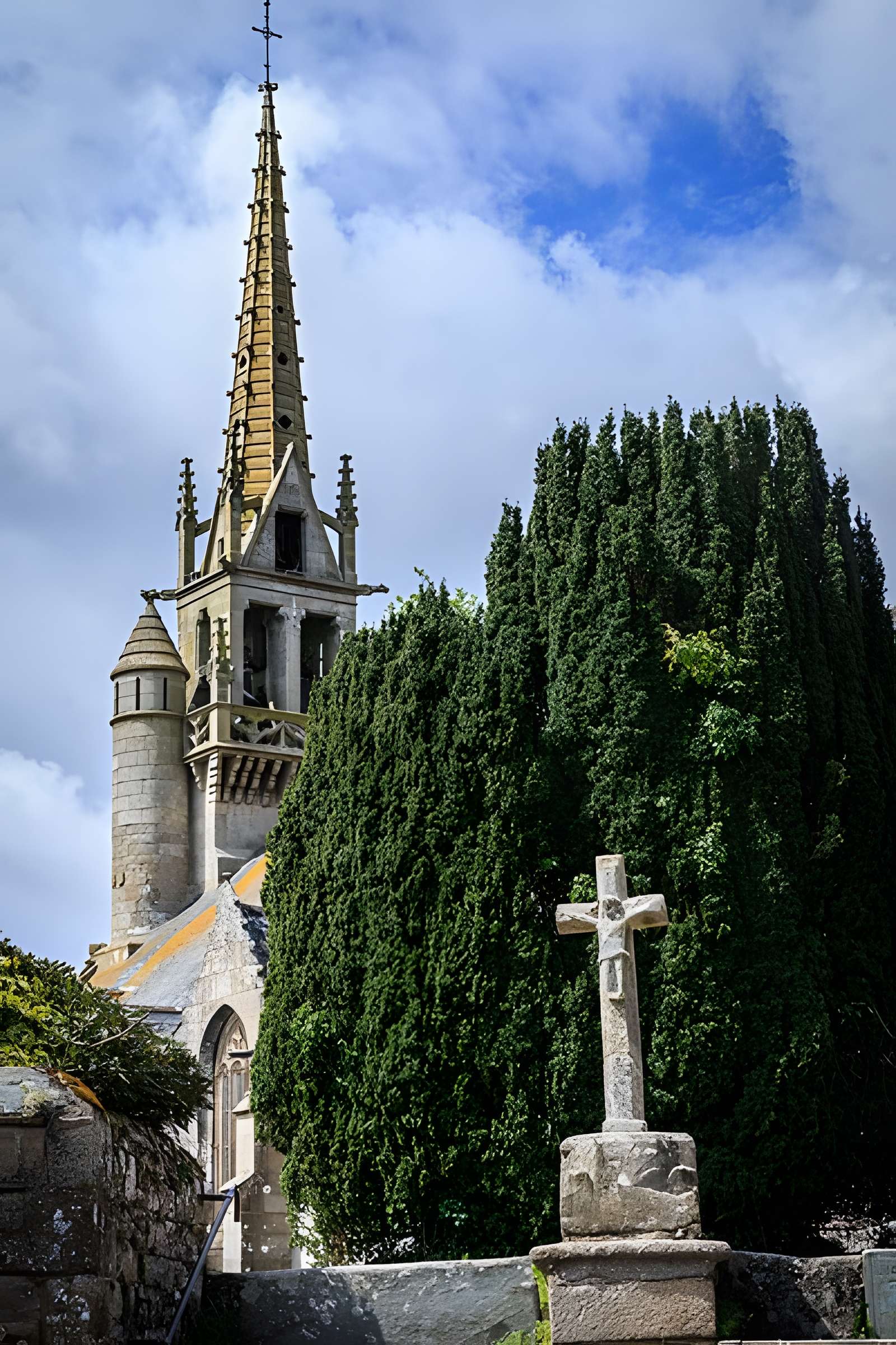 Église Saint-Pierre de Plounévez-Moëdec