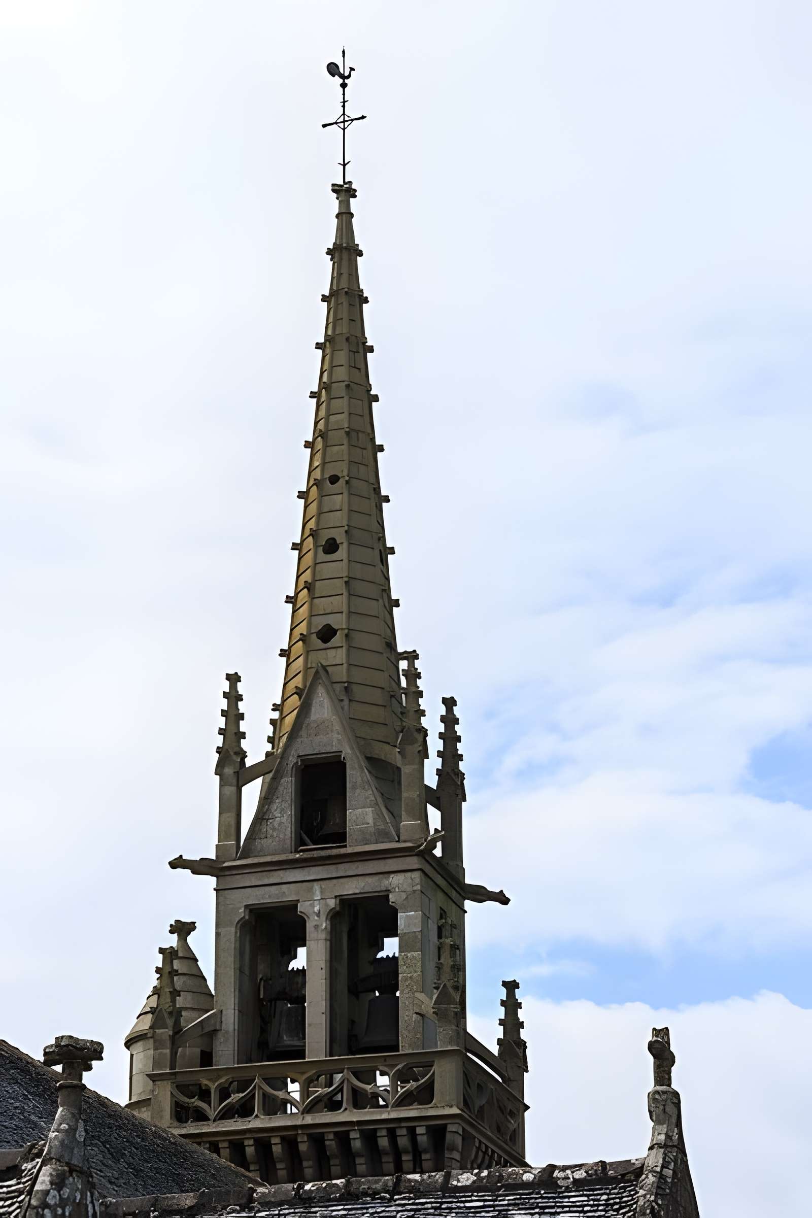 Église Saint-Pierre de Plounévez-Moëdec