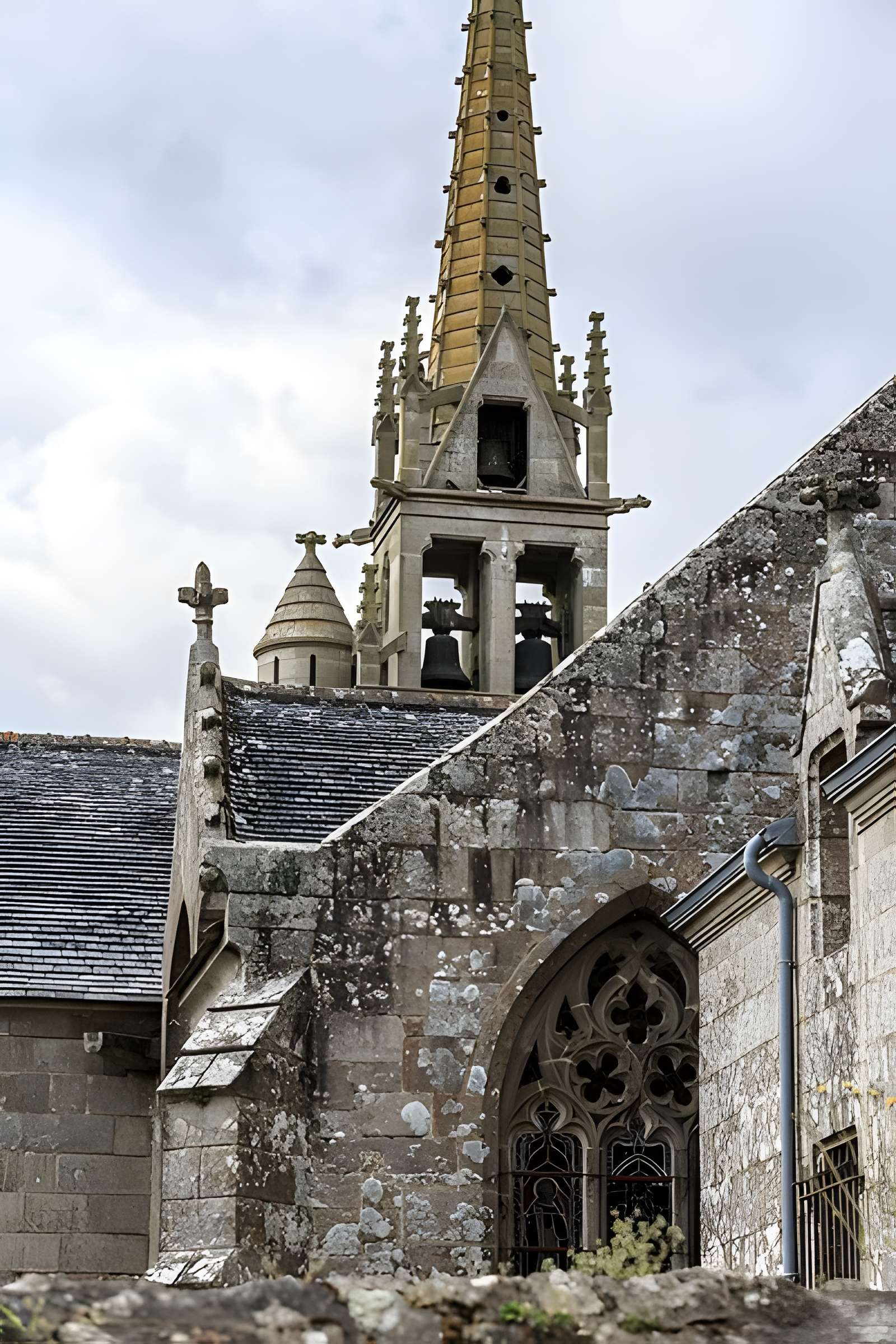 Église Saint-Pierre de Plounévez-Moëdec
