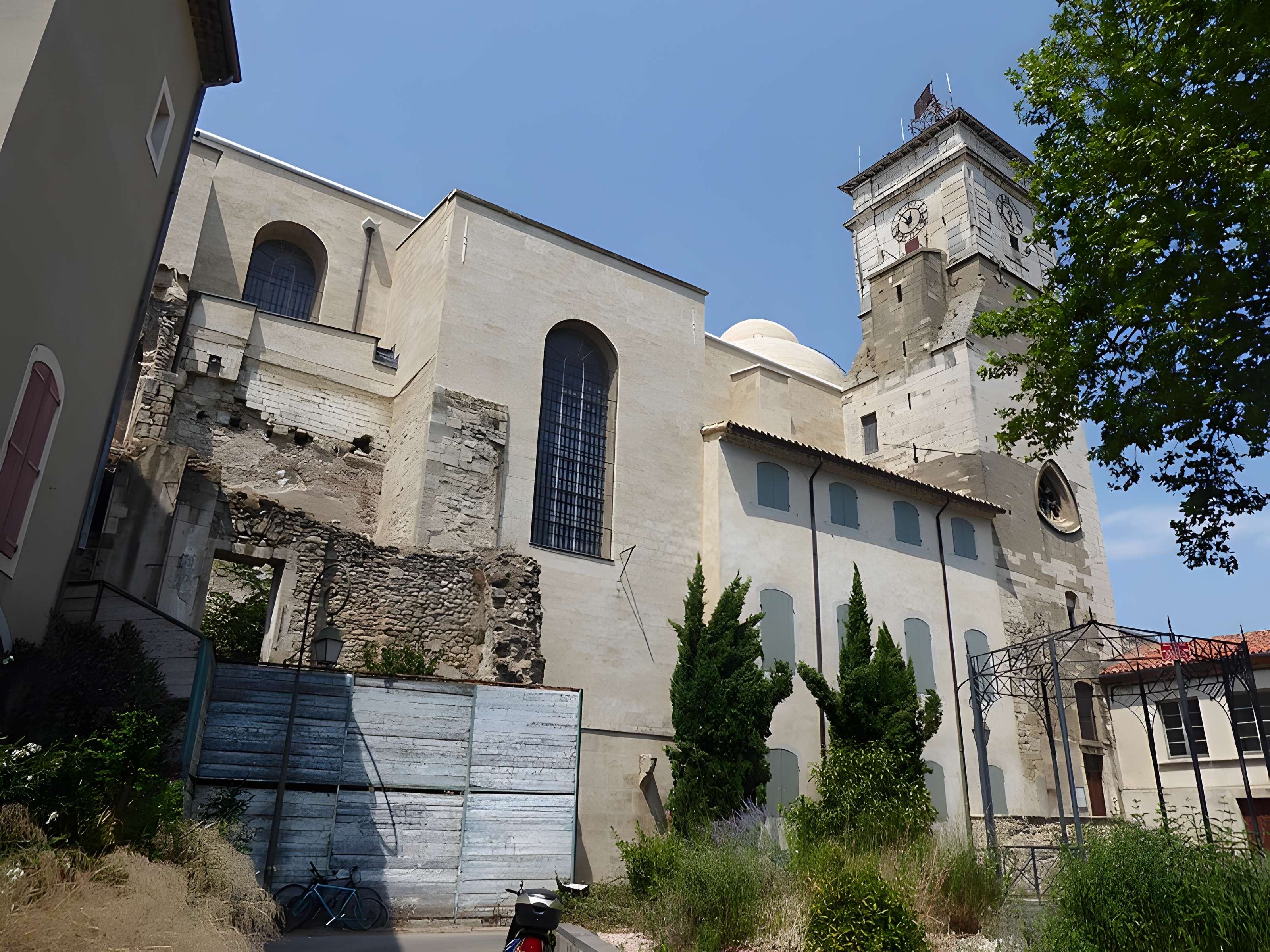Église Saint-Pierre de Pont-Saint-Esprit