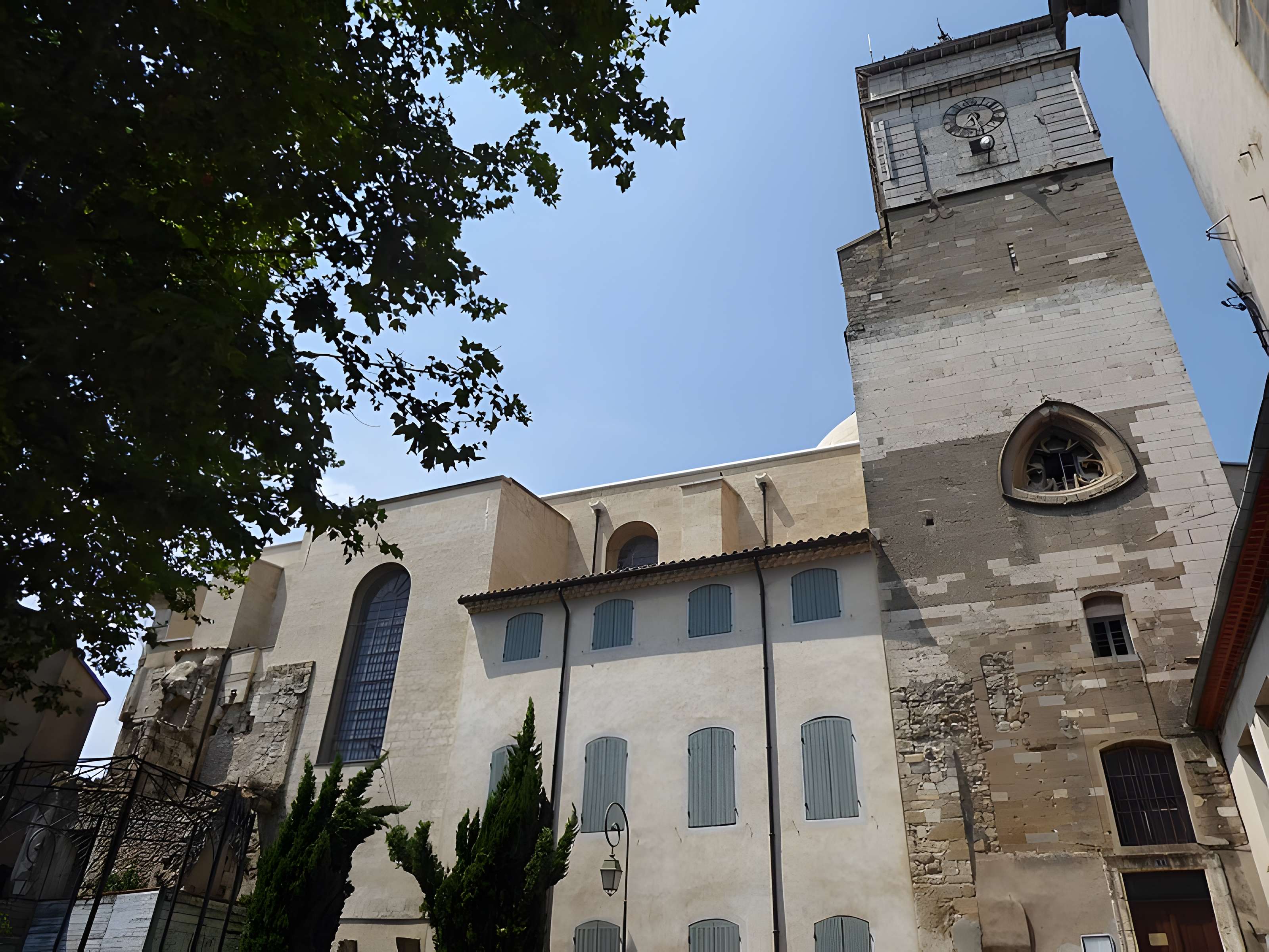 Église Saint-Pierre de Pont-Saint-Esprit