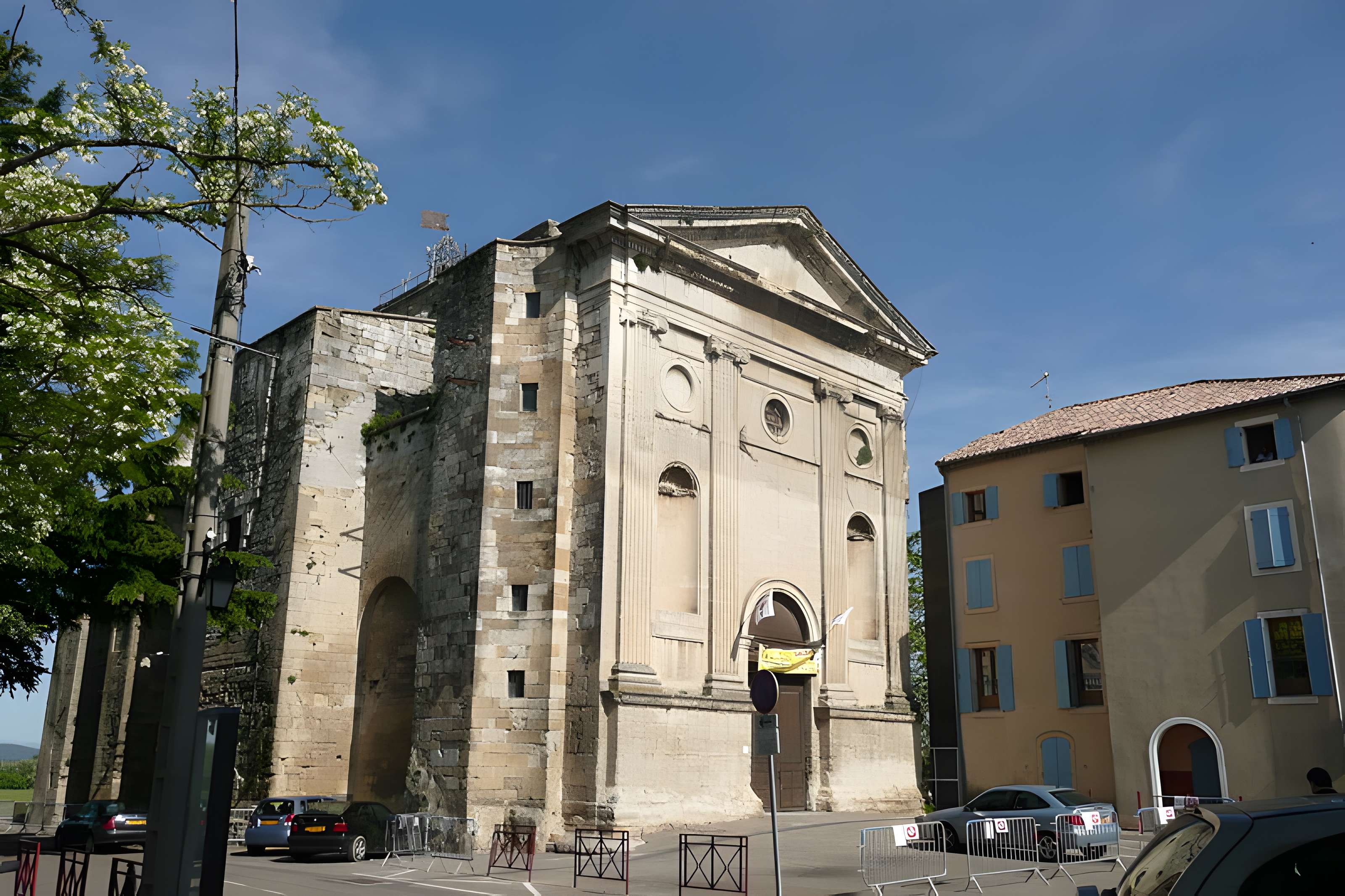 Église Saint-Pierre de Pont-Saint-Esprit