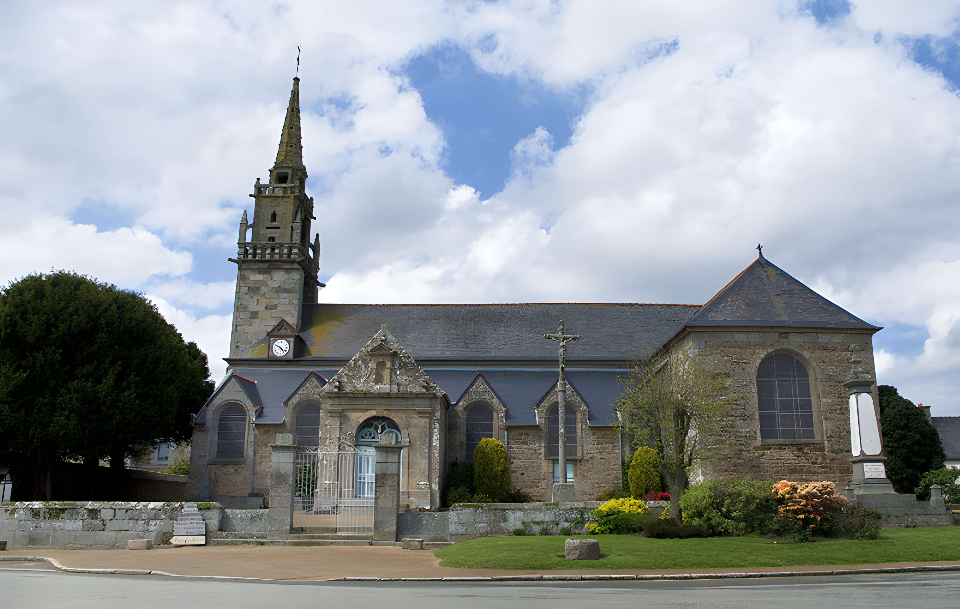 Église Saint-Pierre de Prat