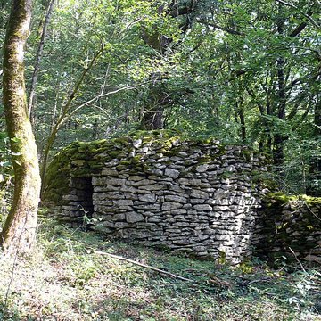 Enclos et les cabordes dÉchenoz-la-Méline