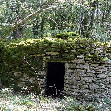 Enclos et les cabordes dÉchenoz-la-Méline