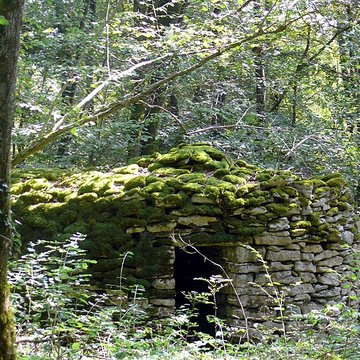 Enclos et les cabordes dÉchenoz-la-Méline