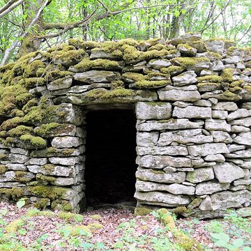 Enclos et les cabordes dÉchenoz-la-Méline