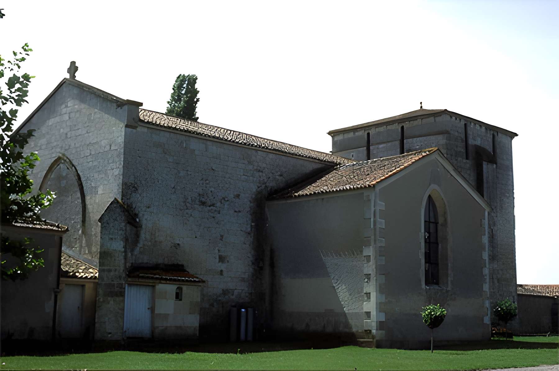 Église Saint-Pierre de Xanton-Chassenon