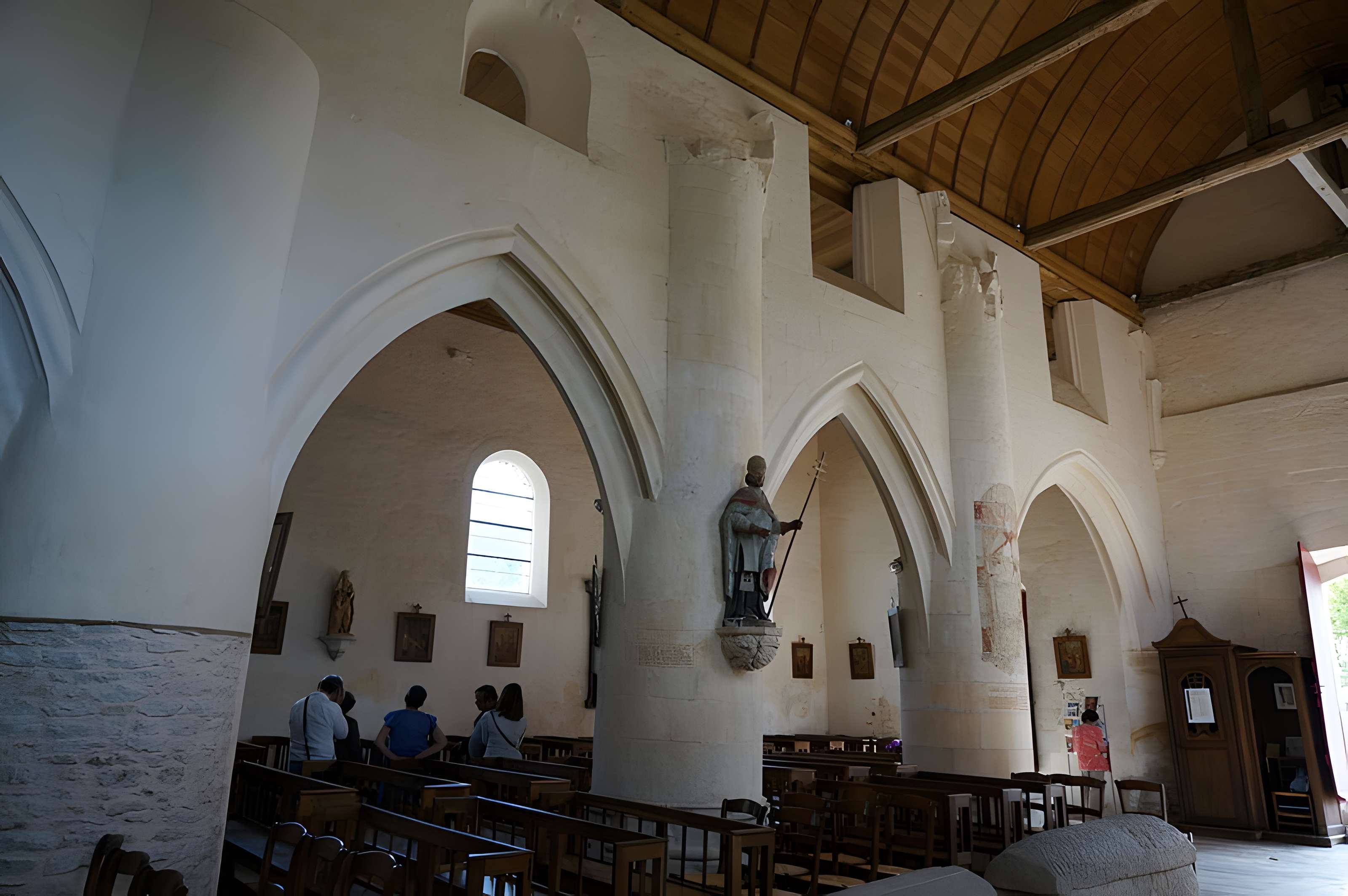 Église Saint-Pierre d'Isle-Aumont