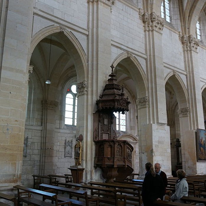 Photo de Église Saint-Pierre-du-Prieuré de Novy-Chevrières