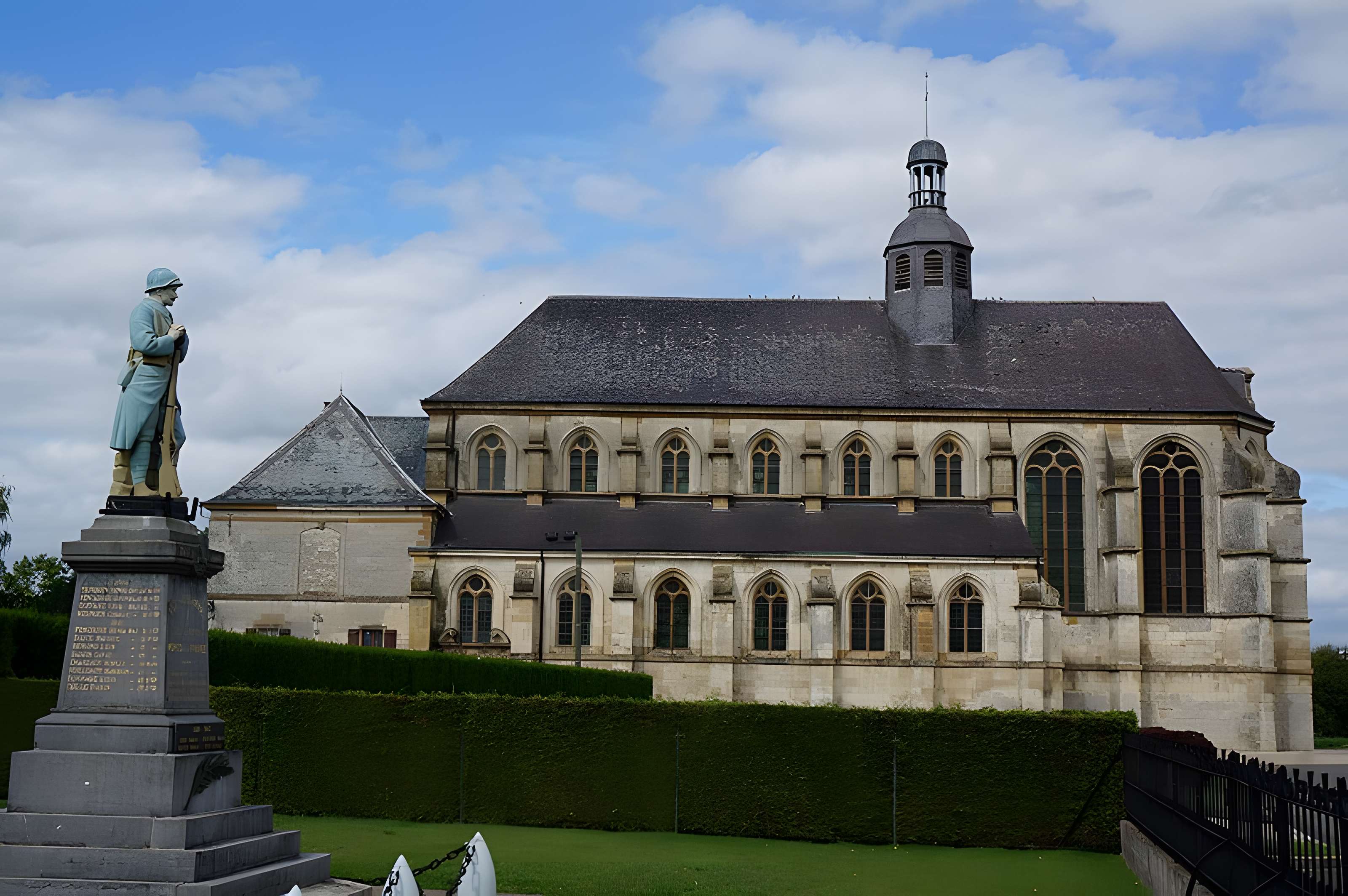 Église Saint-Pierre-du-Prieuré de Novy-Chevrières