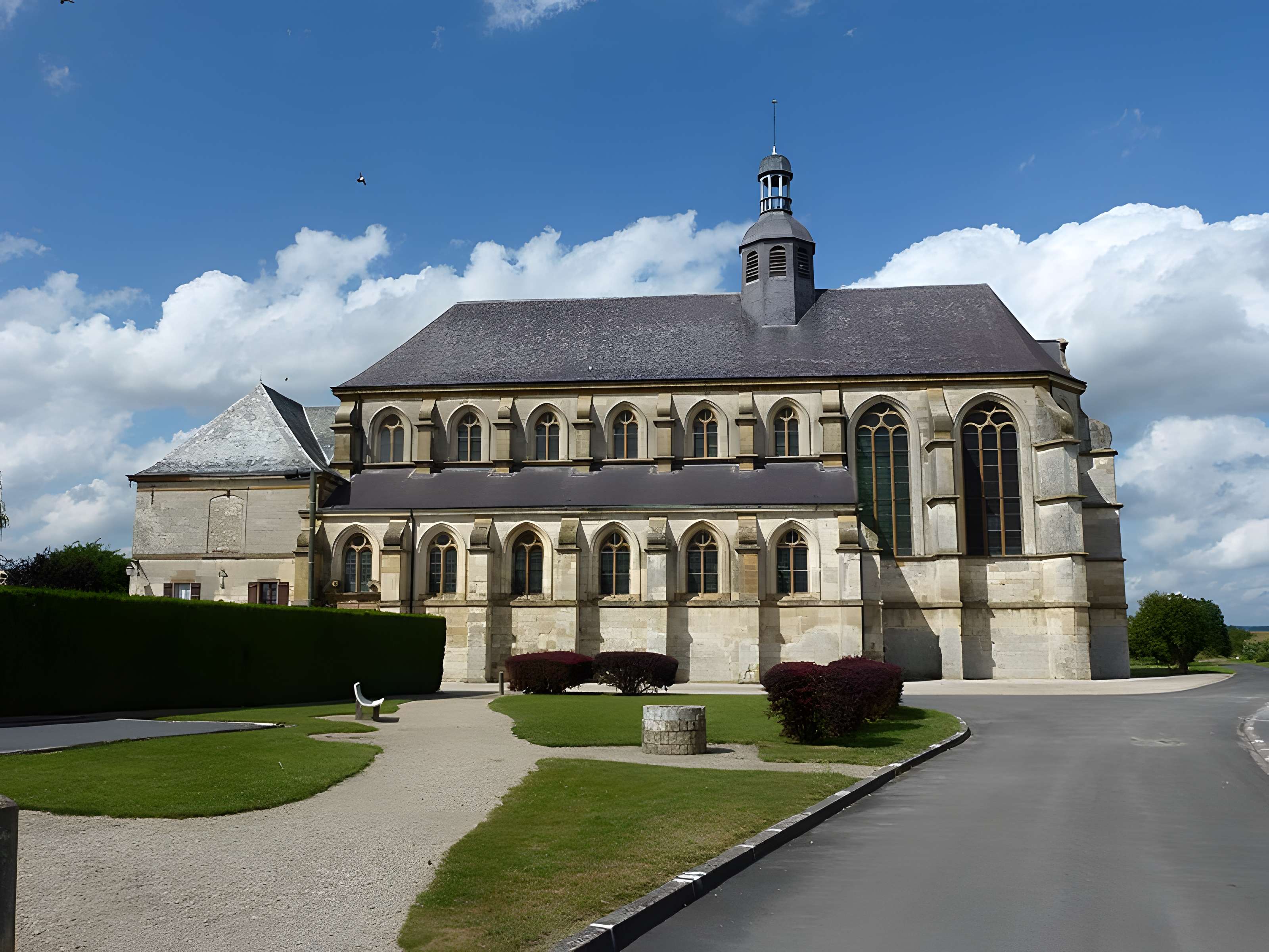 Église Saint-Pierre-du-Prieuré de Novy-Chevrières