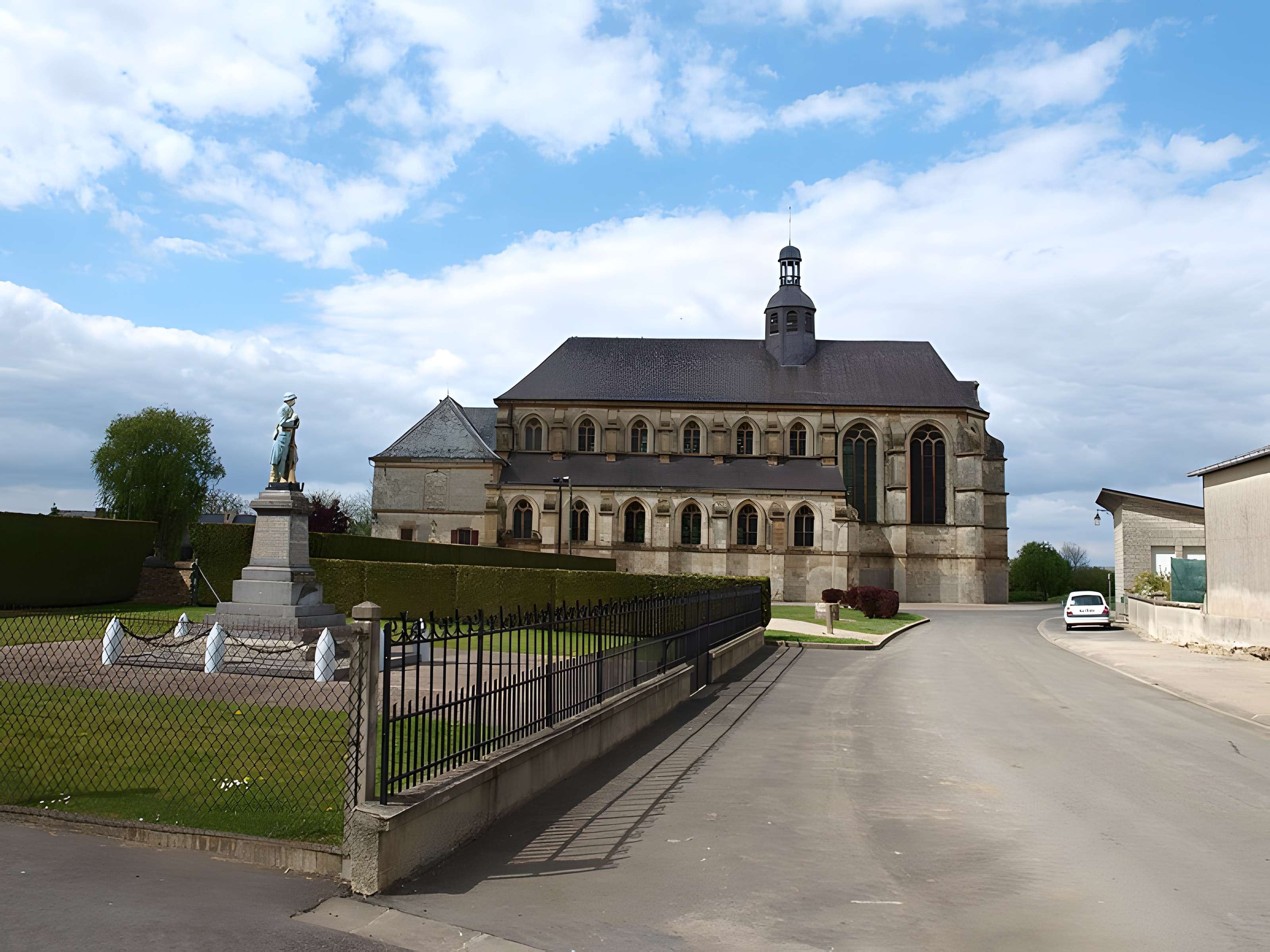 Église Saint-Pierre-du-Prieuré de Novy-Chevrières