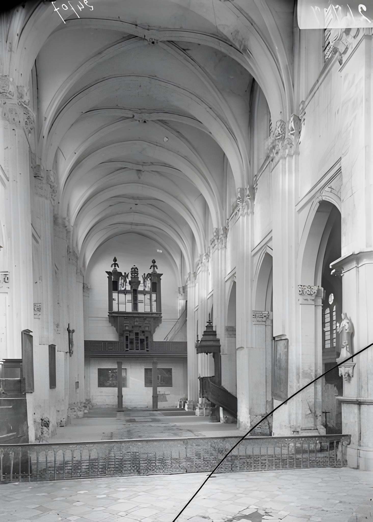 Église Saint-Pierre-du-Prieuré de Novy-Chevrières